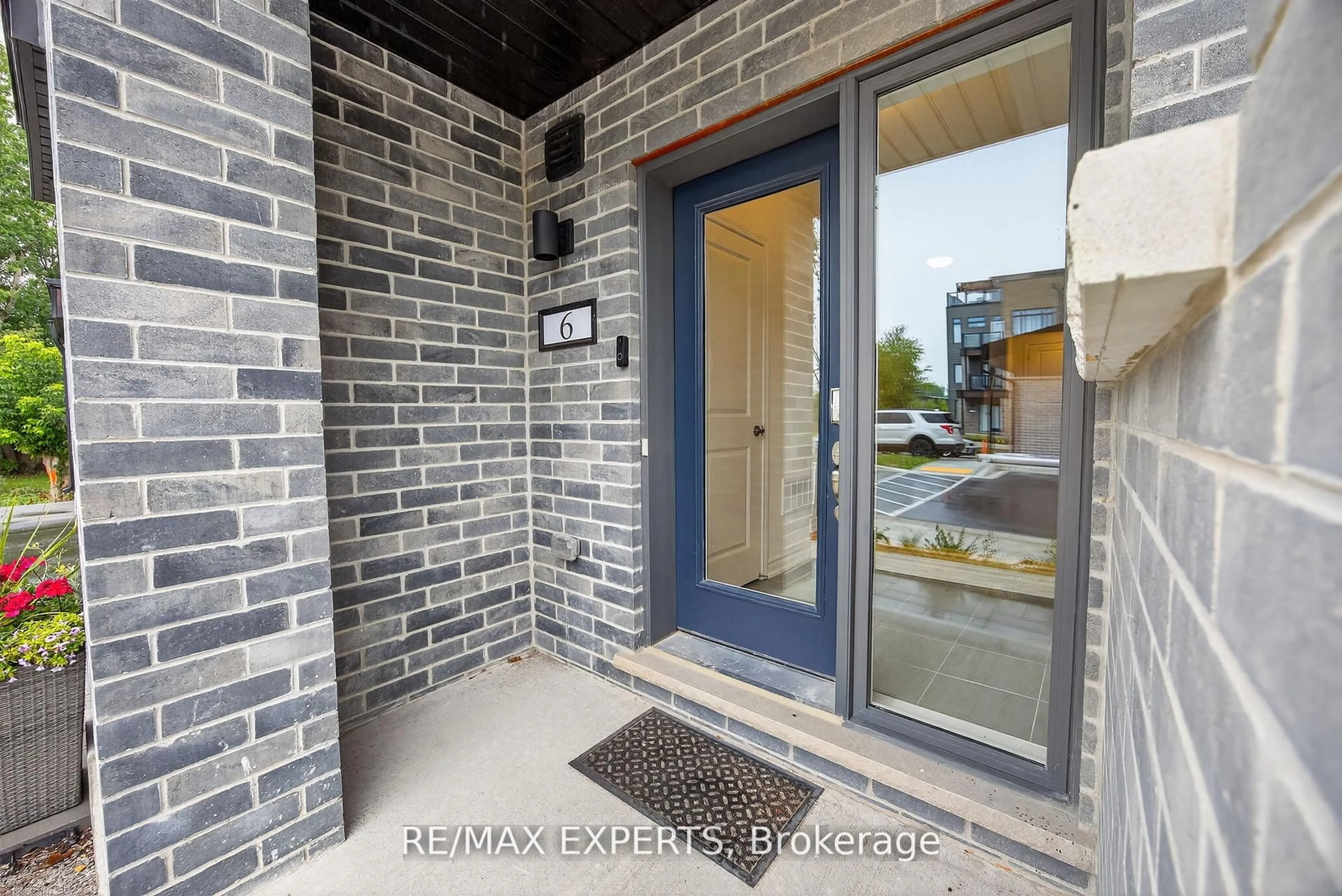 Home with brick exterior material, street for 6 Wyn Wood Lane, Orillia Ontario L3V 8P6