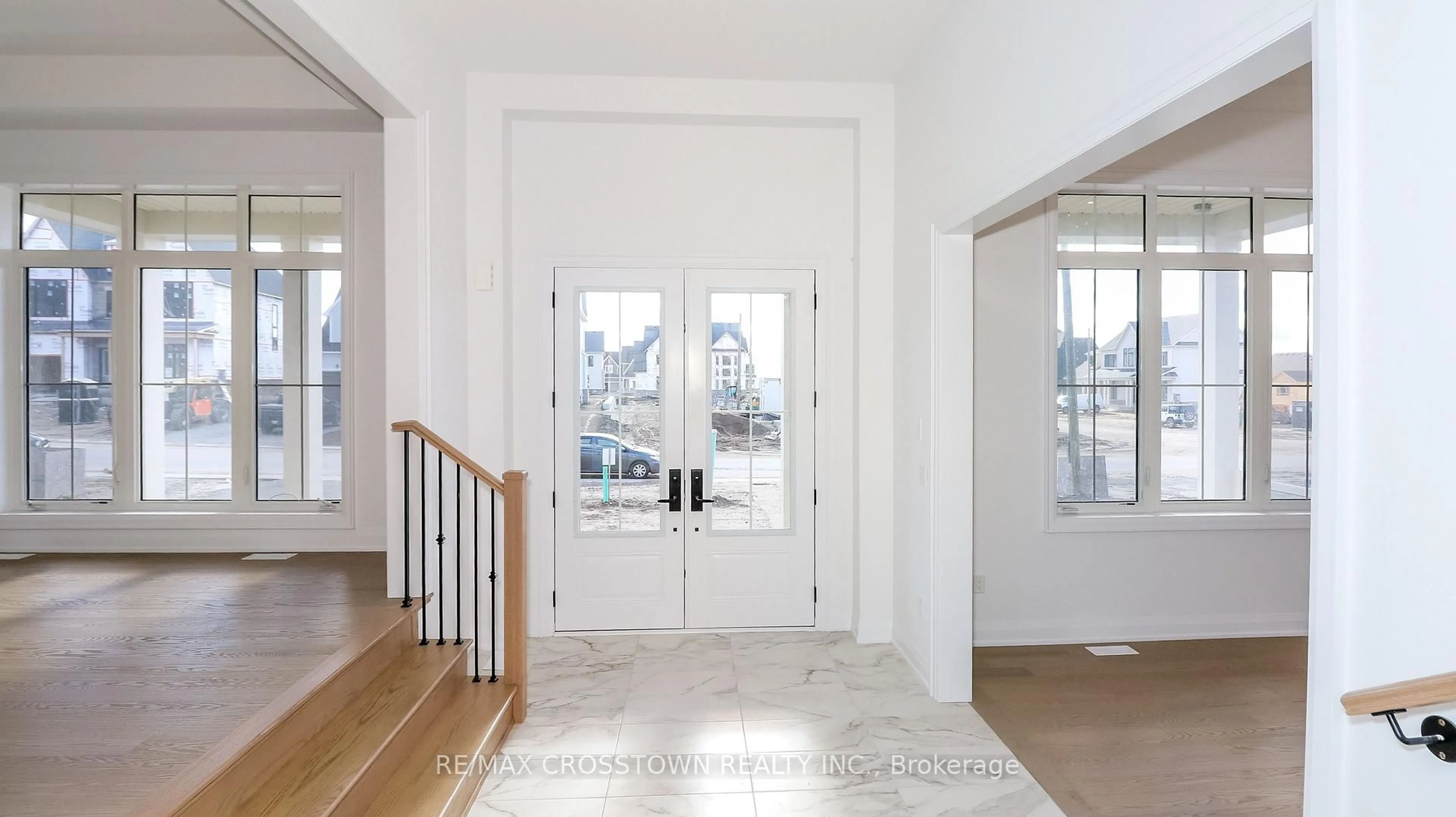 Indoor entryway for 26 Pearsall Pl, Oro-Medonte Ontario L0L 2L0