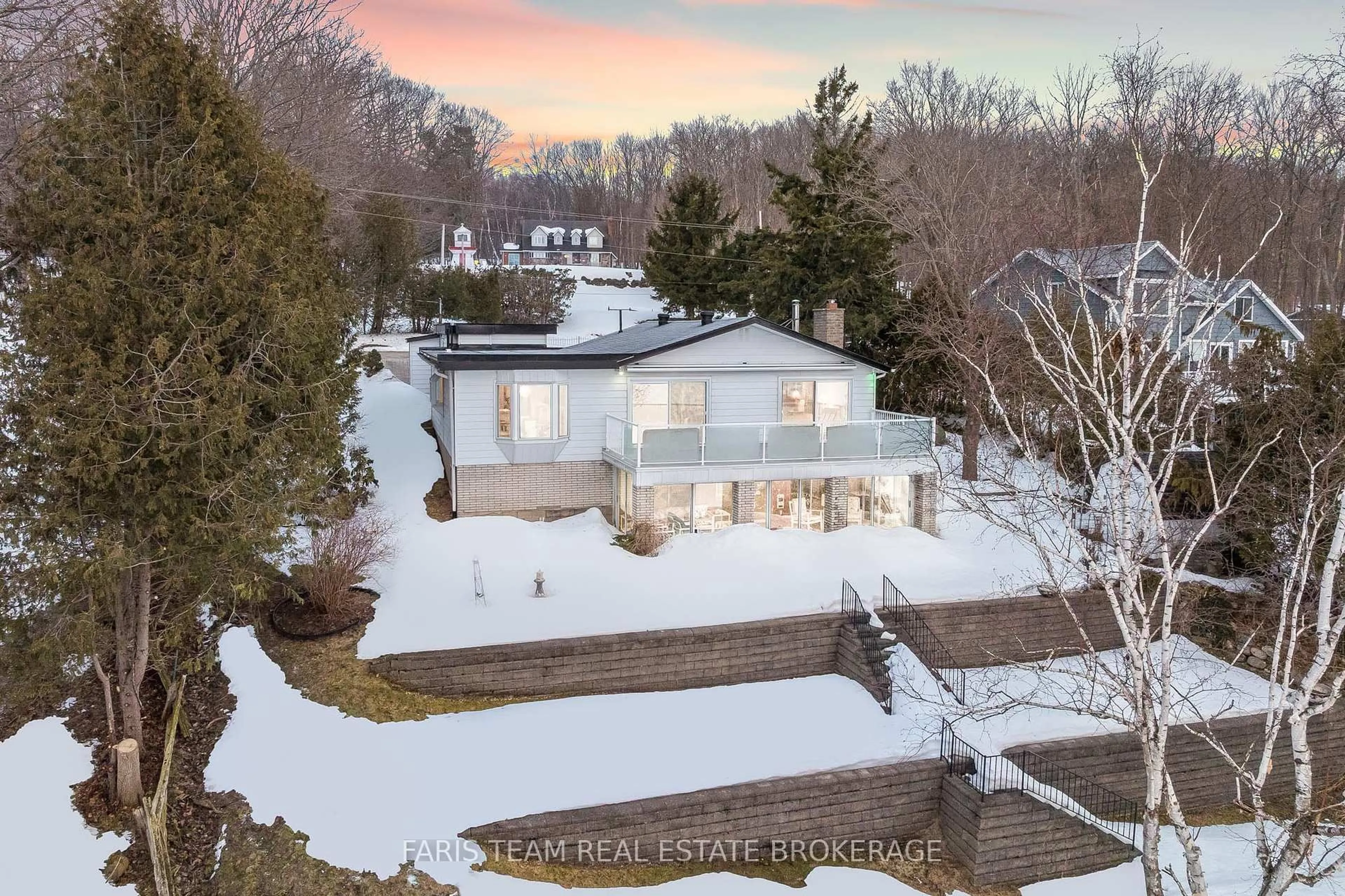 A pic from outside/outdoor area/front of a property/back of a property/a pic from drone, unknown for 481 Islandview Lane, Midland Ontario L4R 5H4