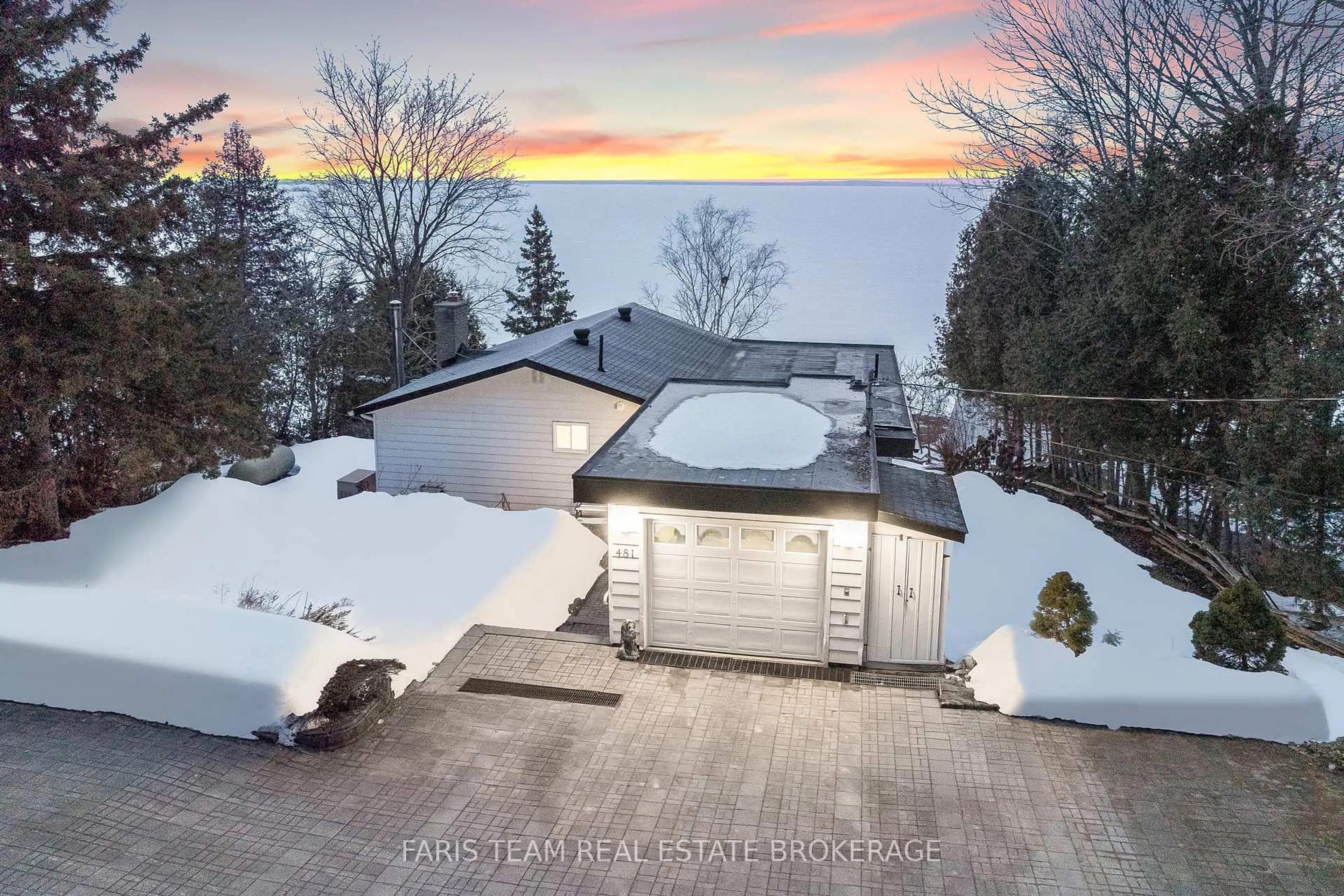 A pic from outside/outdoor area/front of a property/back of a property/a pic from drone, unknown for 481 Islandview Lane, Midland Ontario L4R 5H4