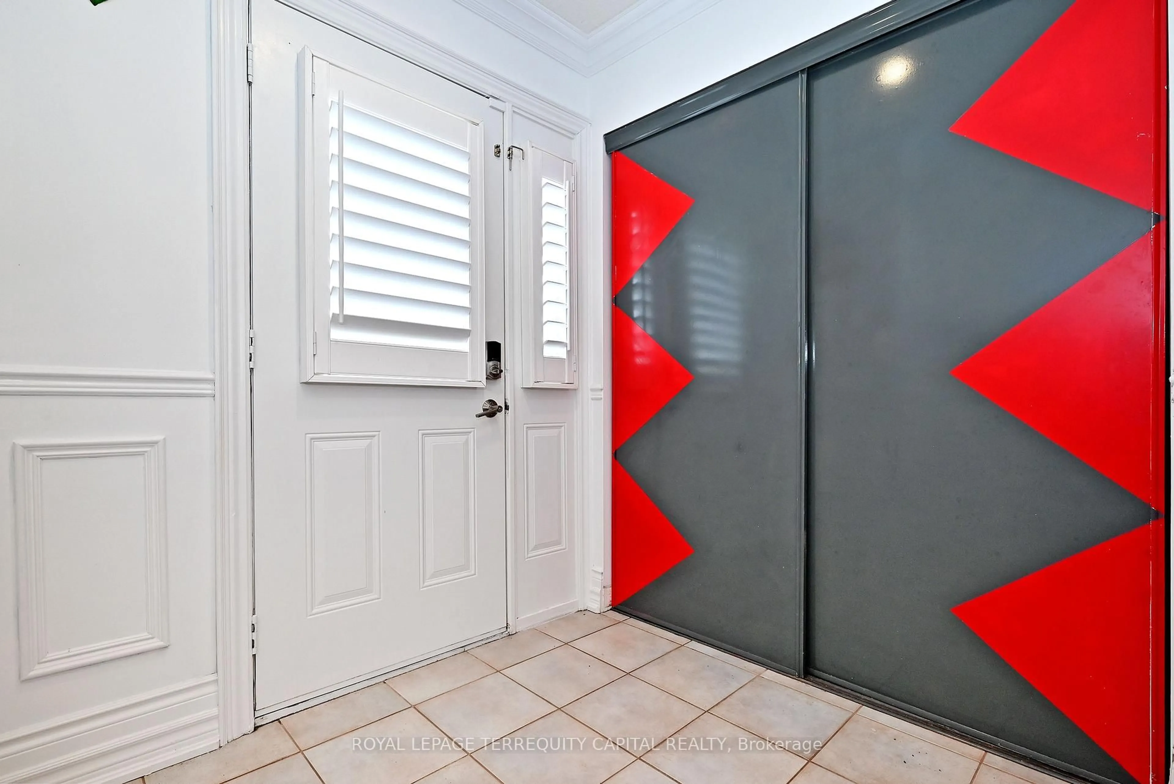 Indoor entryway for 29 Madelaine Dr #6, Barrie Ontario L9J 0G8