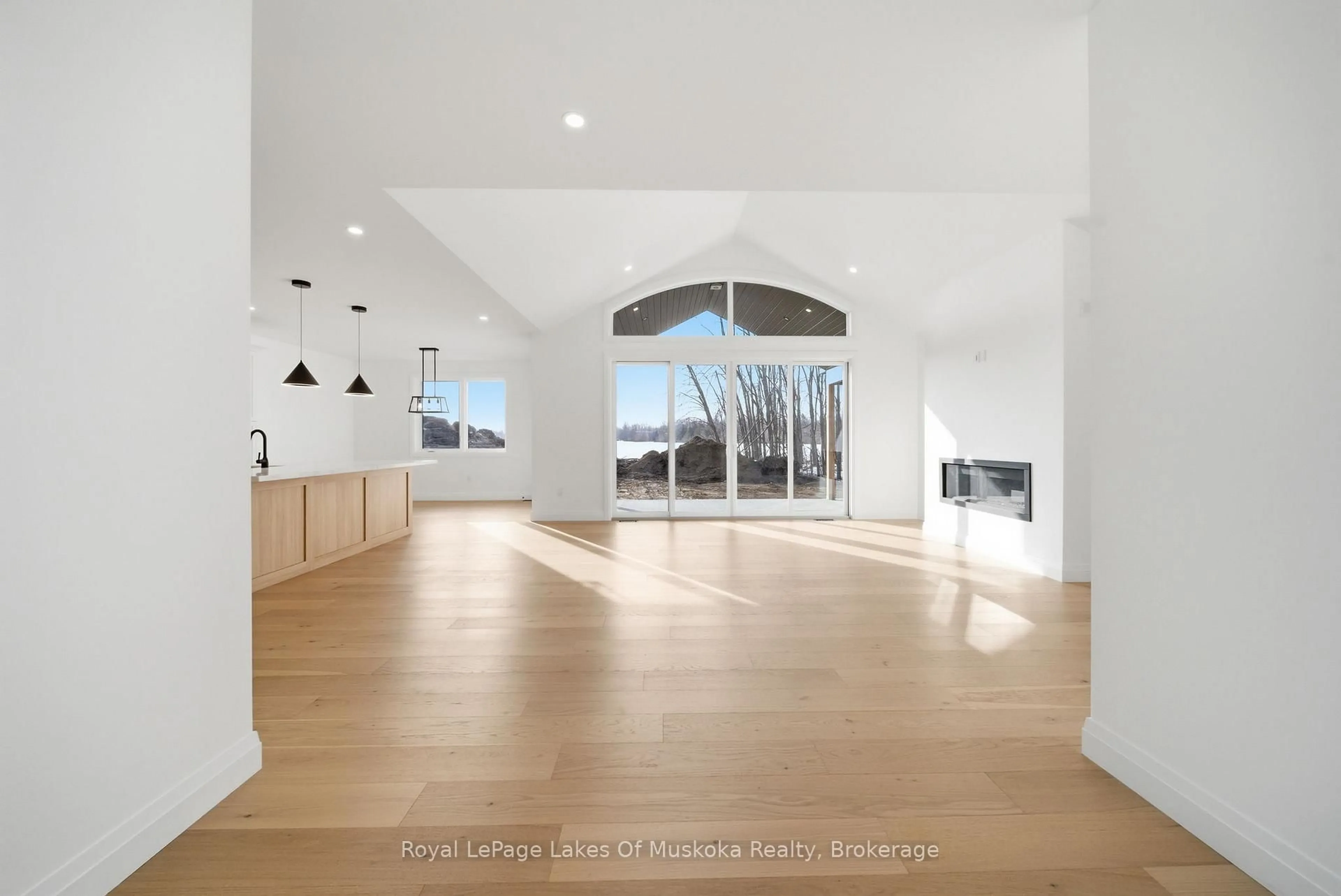 Indoor foyer for 19 Henry Ball Crt, Oro-Medonte Ontario L0K 2G1