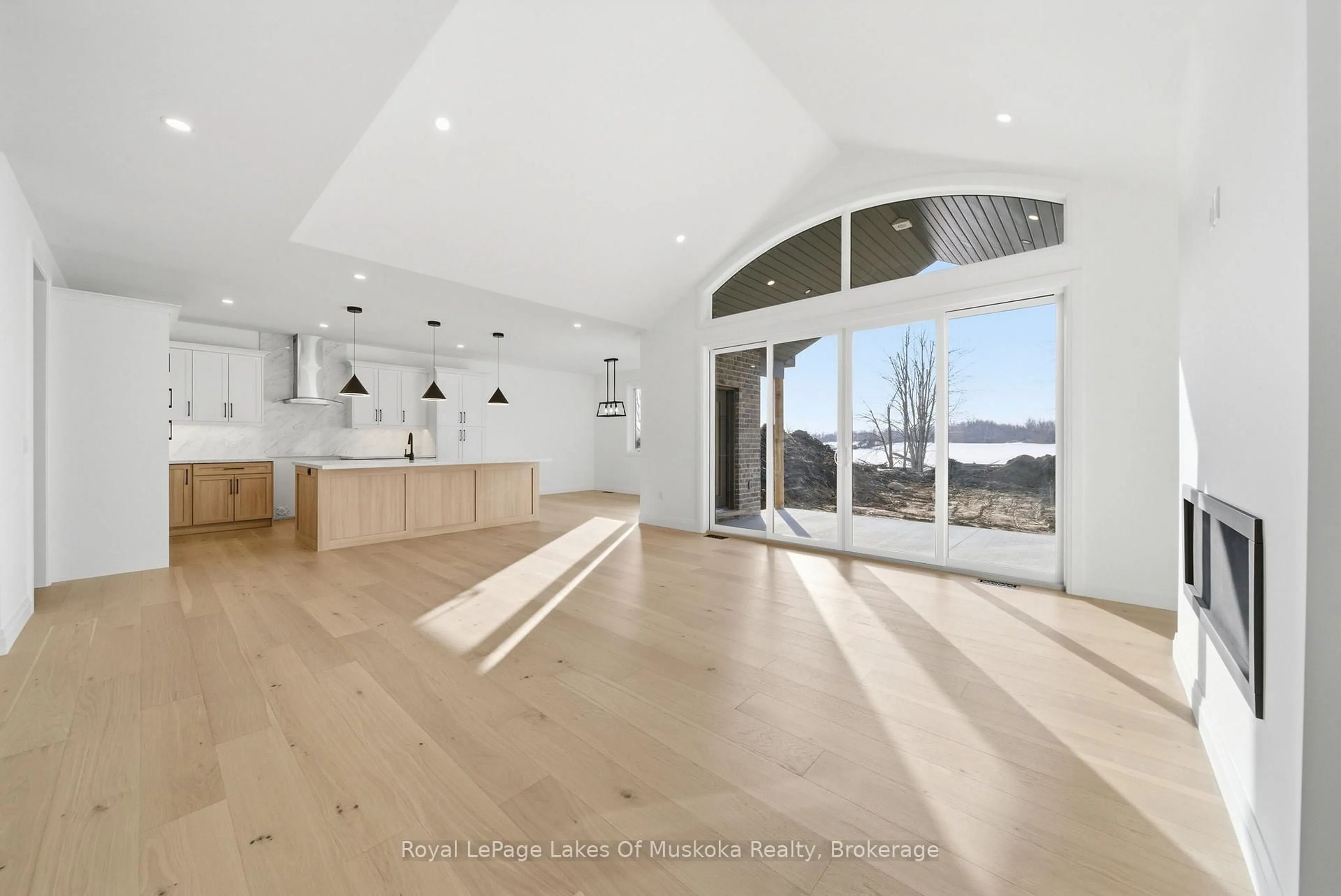 Open concept kitchen, unknown for 19 Henry Ball Crt, Oro-Medonte Ontario L0K 2G1