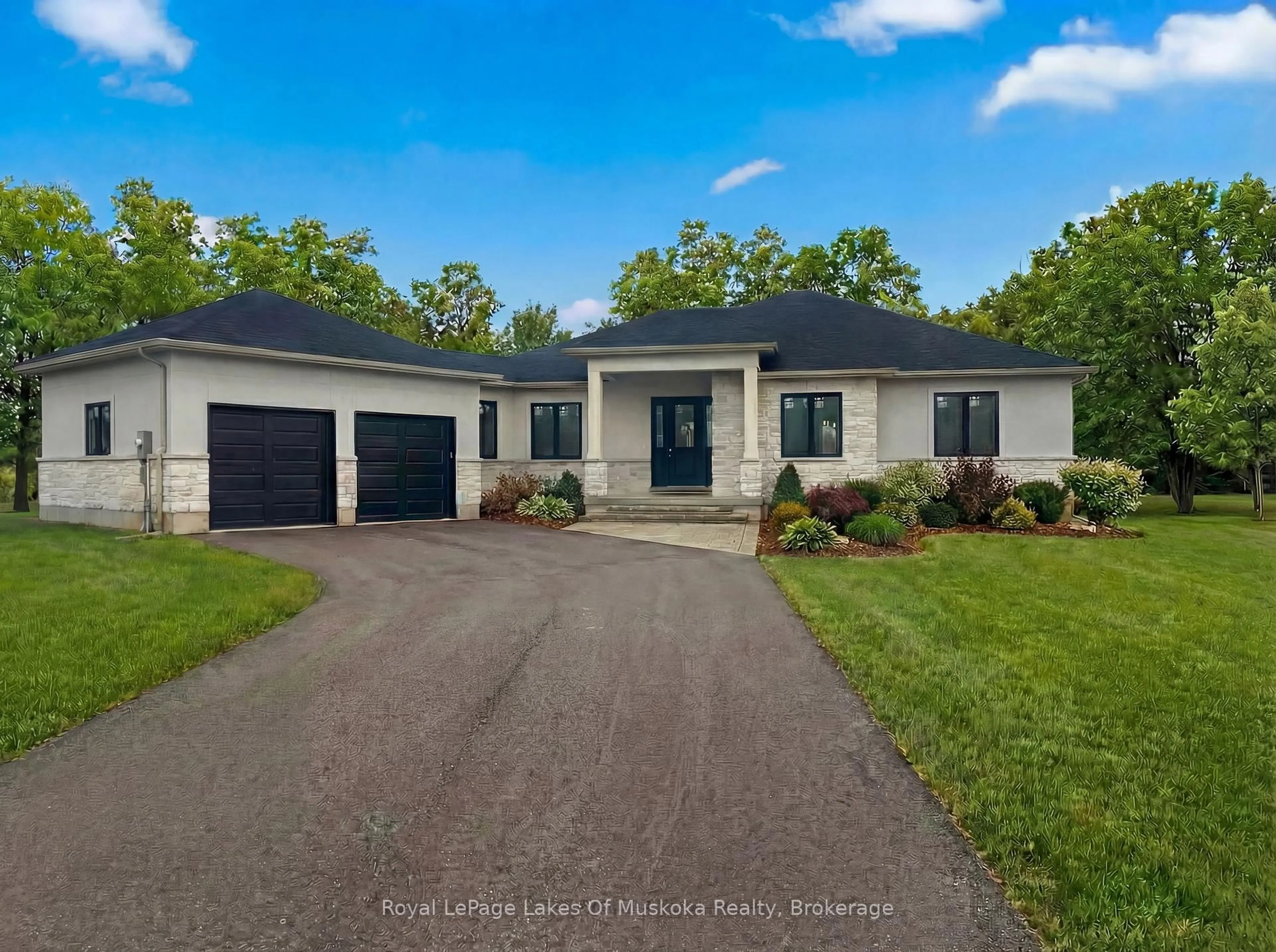 Home with vinyl exterior material, street for 23 Henry Ball Crt, Oro-Medonte Ontario L0K 2G1