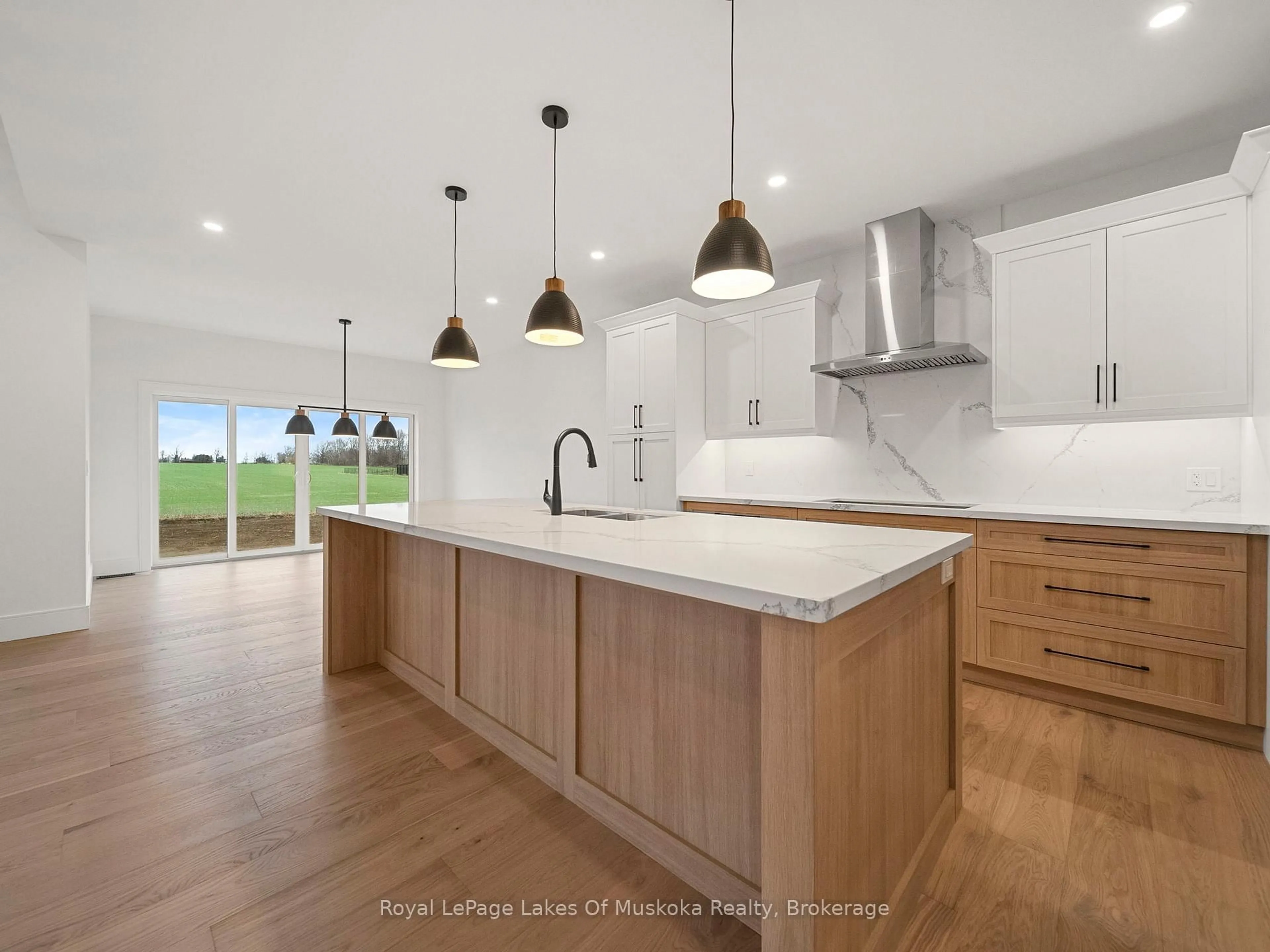 Open concept kitchen, unknown for 23 Henry Ball Crt, Oro-Medonte Ontario L0K 2G1