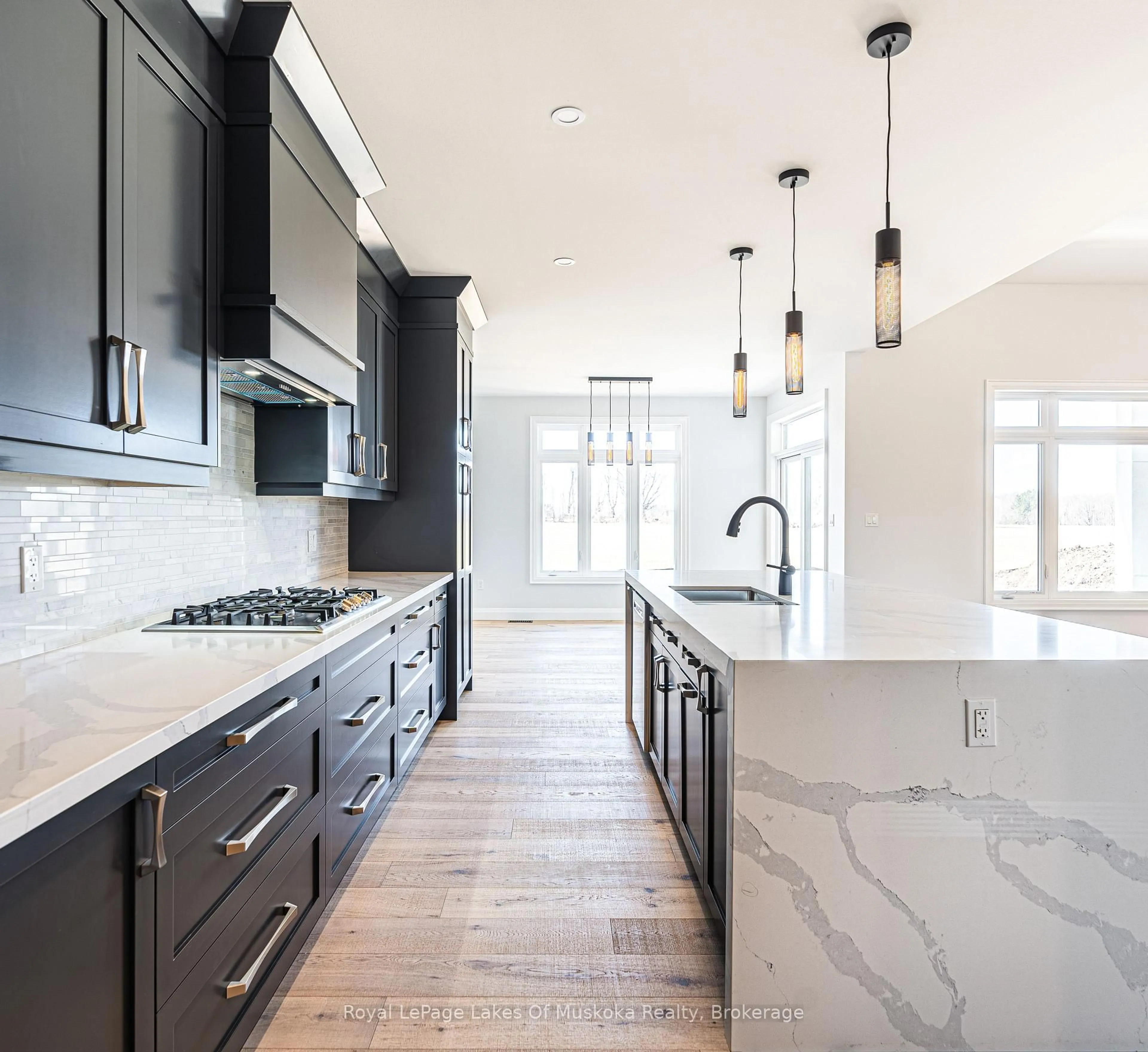 Contemporary kitchen, unknown for 21 Henry Ball Crt, Oro-Medonte Ontario L0K 2G1