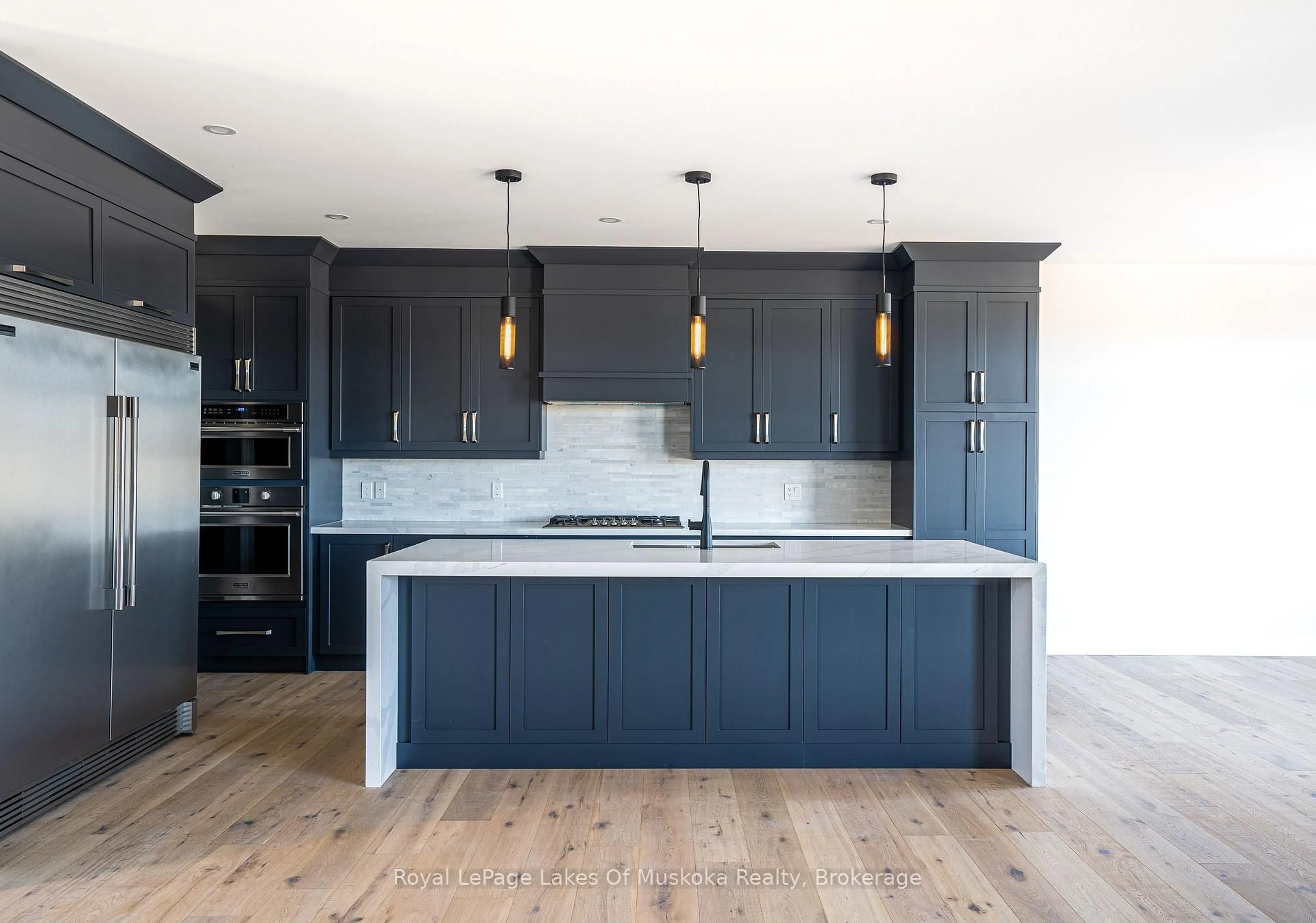 Contemporary kitchen, unknown for 21 Henry Ball Crt, Oro-Medonte Ontario L0K 2G1