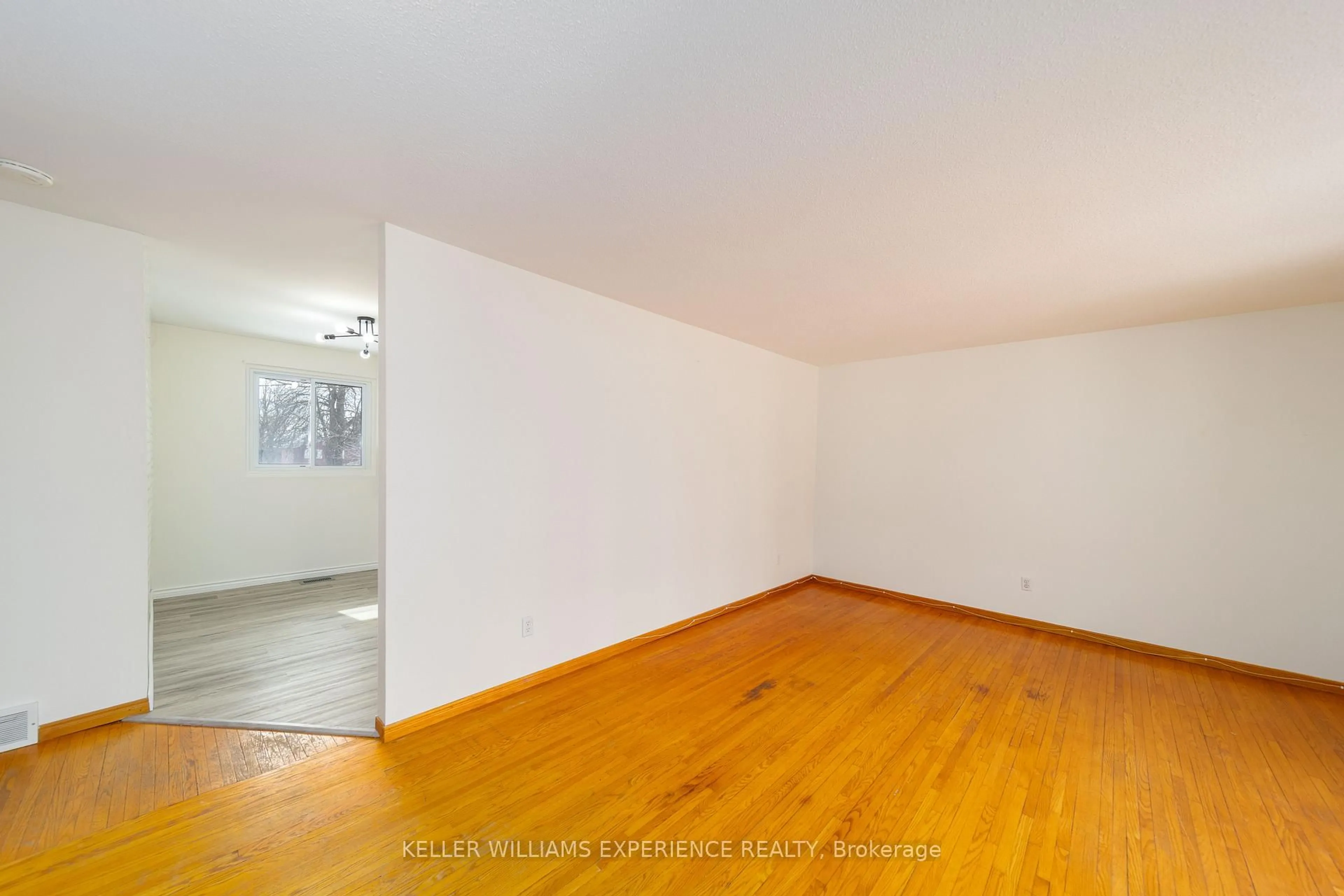 A pic of a room for 91 Cundles Rd, Barrie Ontario L4M 2Z8