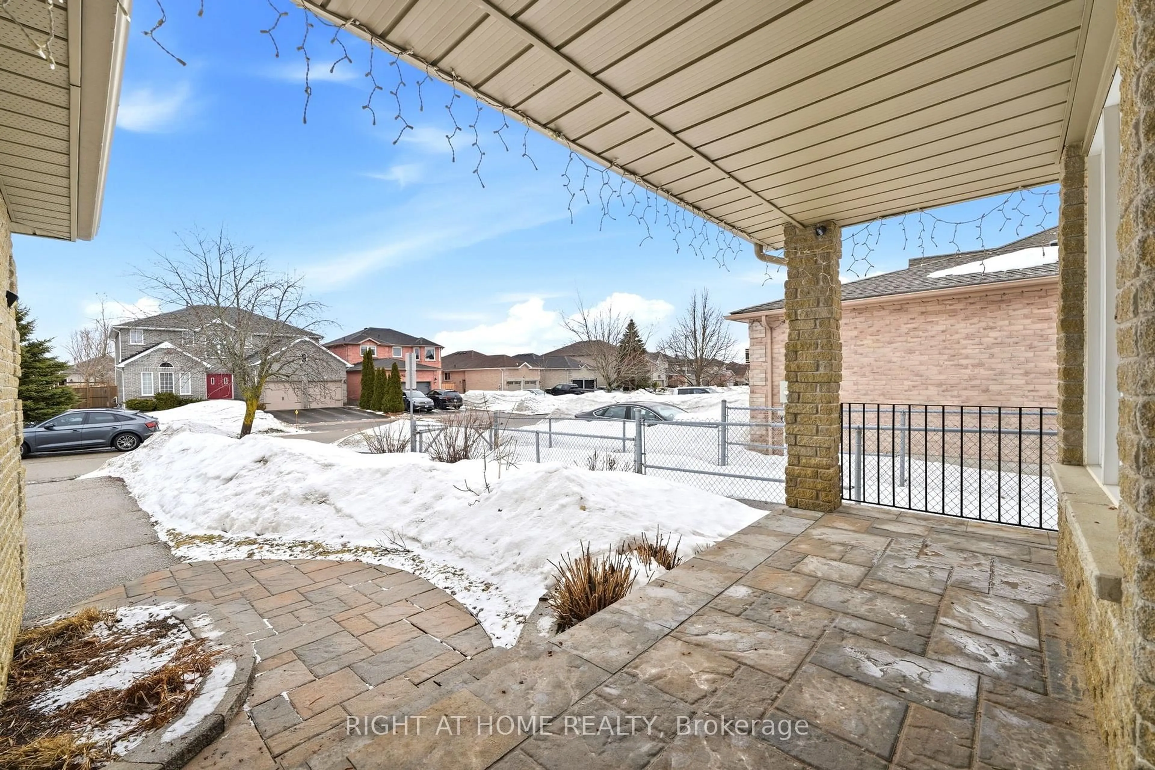 Patio, street for 68 Kraus Rd, Barrie Ontario L4N 0N5