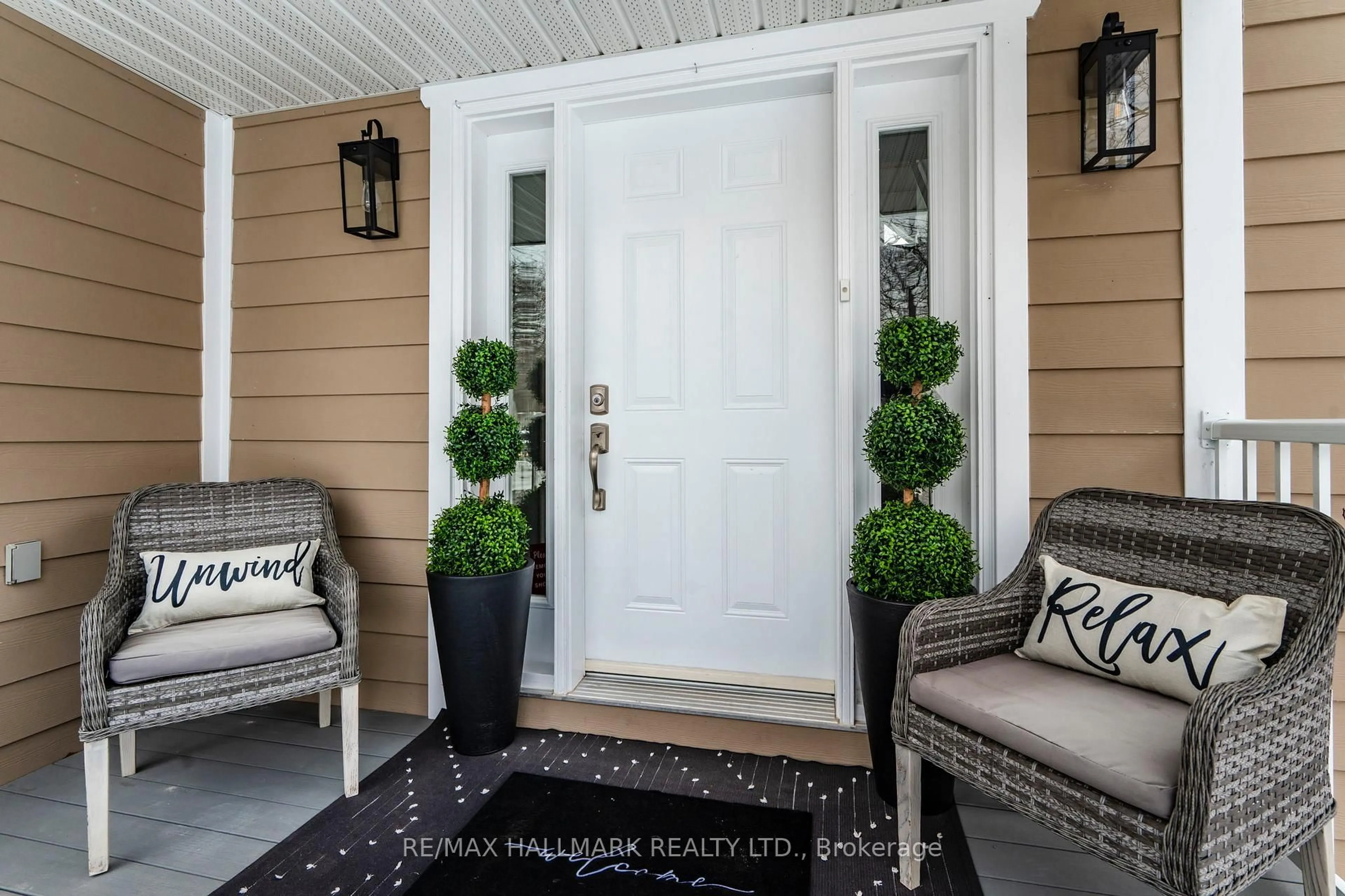 Indoor entryway for 10 Musquake Crt, Tiny Ontario L9M 1R2