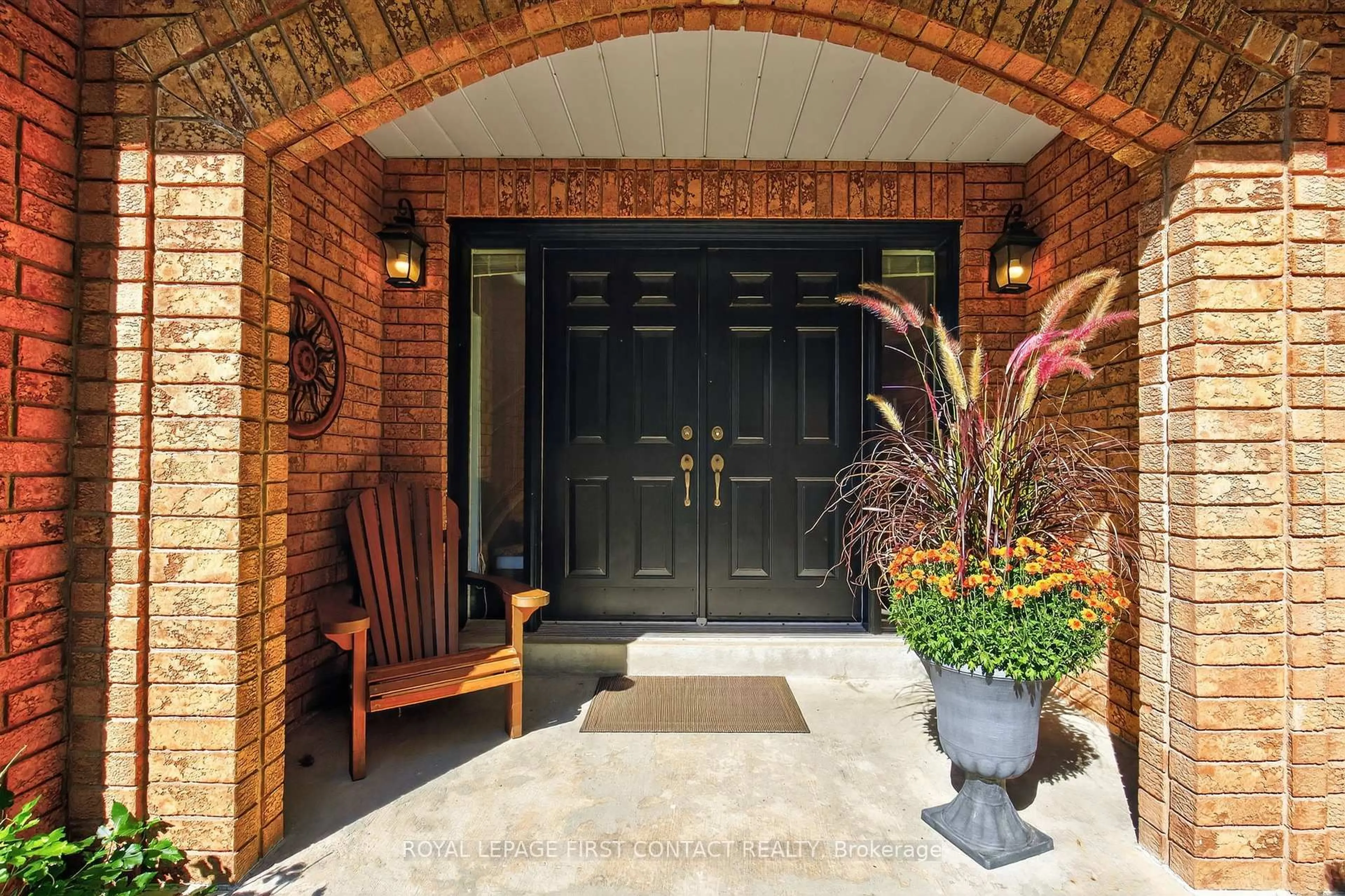 Indoor entryway for 26 Edgecombe Terr, Springwater Ontario L9X 0S2