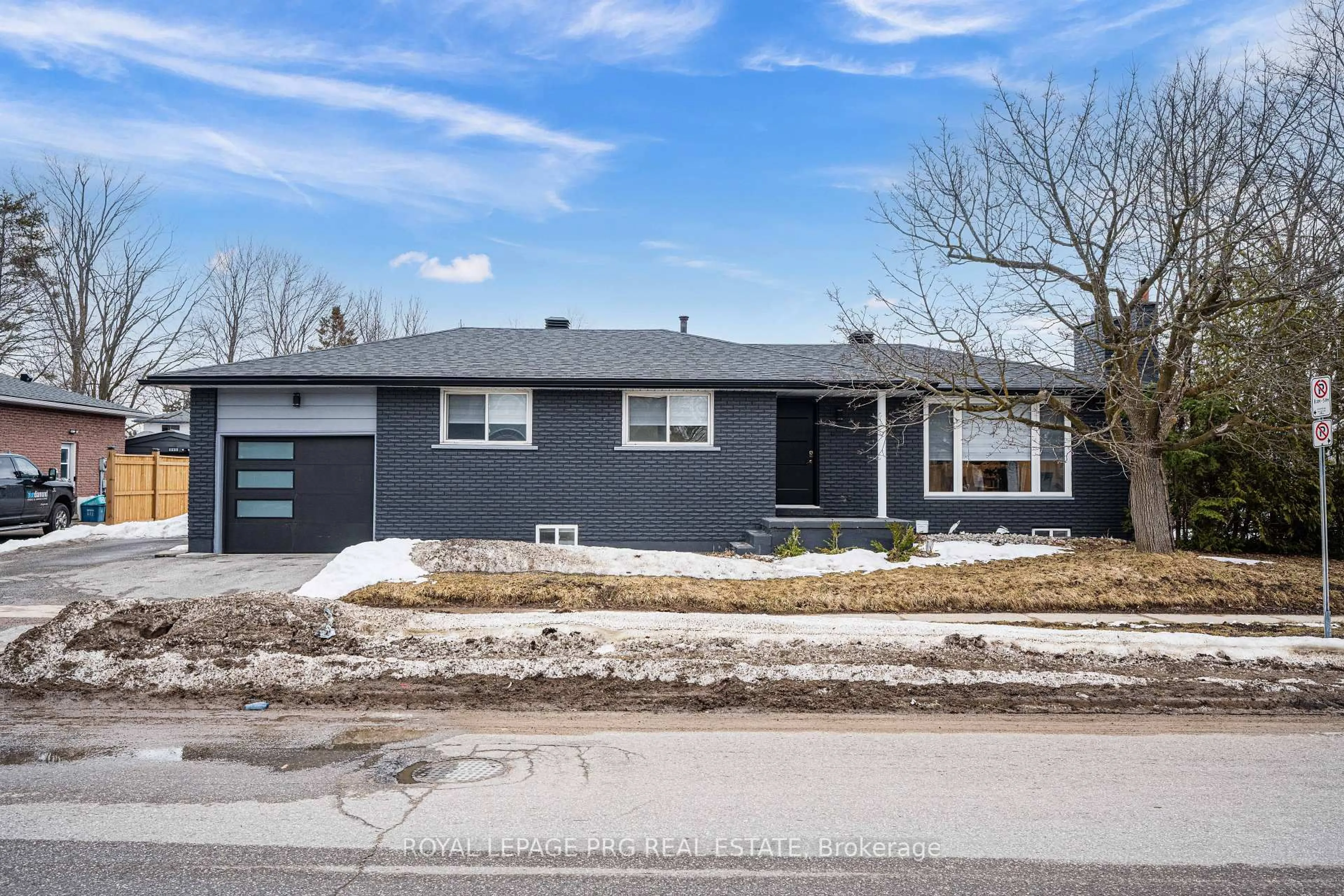 Home with brick exterior material, street for 263 Cook St, Barrie Ontario L4M 4H7