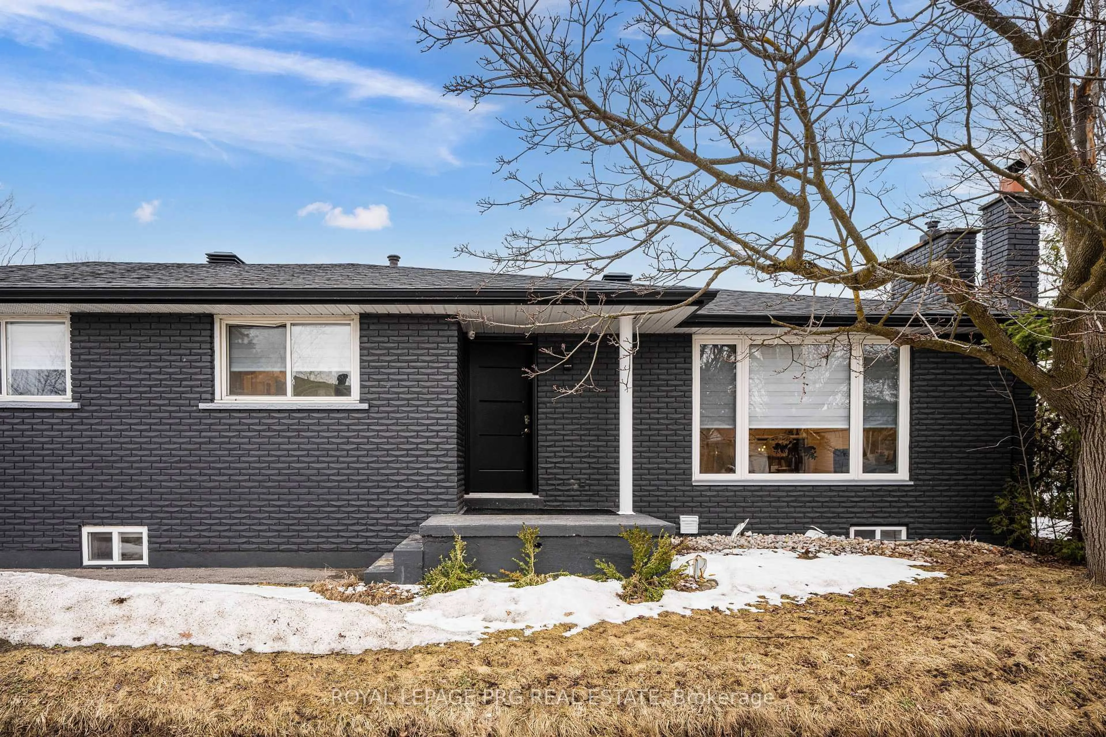 Home with brick exterior material, street for 263 Cook St, Barrie Ontario L4M 4H7