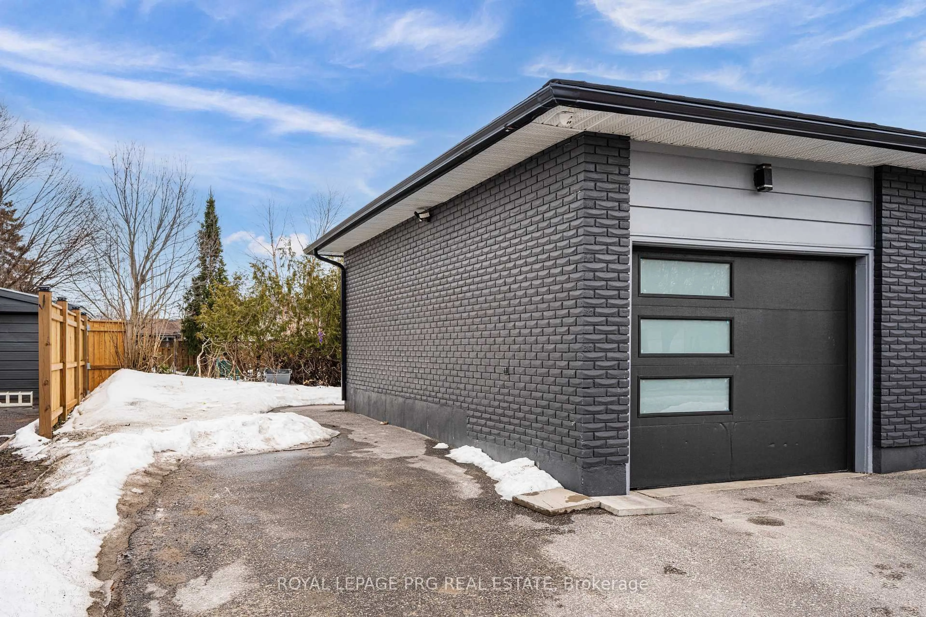 Home with brick exterior material, street for 263 Cook St, Barrie Ontario L4M 4H7