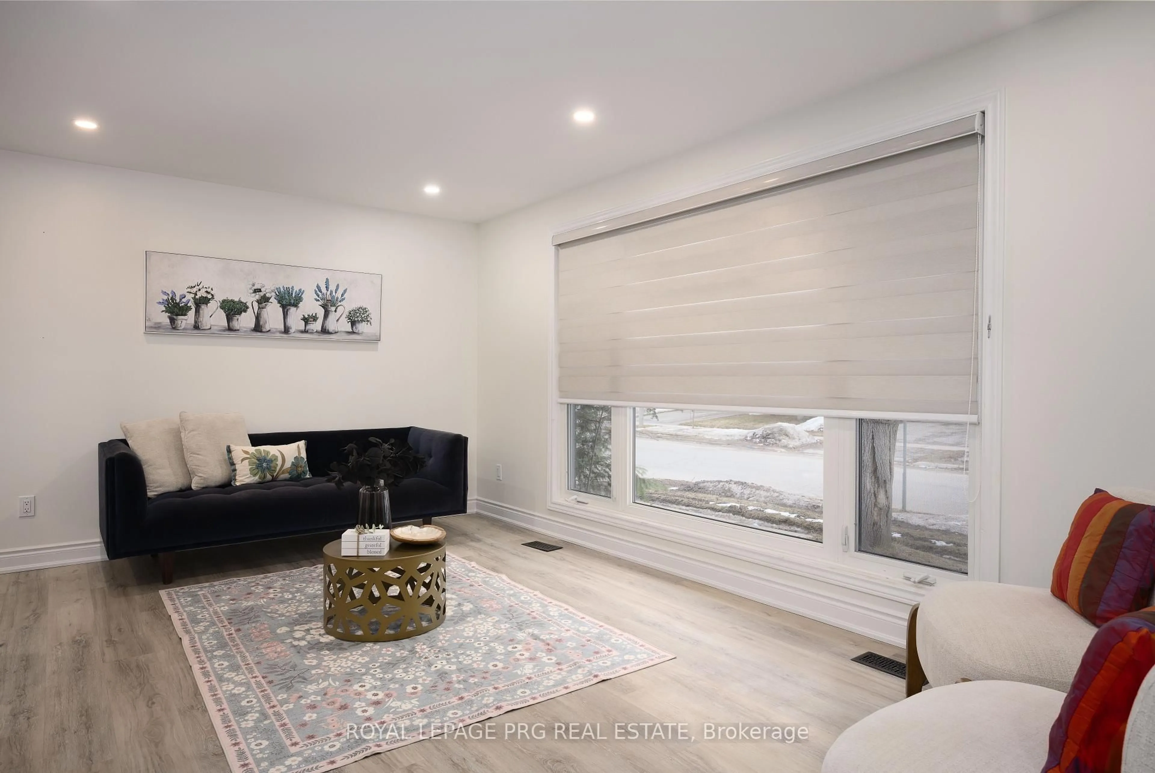 Living room with furniture, unknown for 263 Cook St, Barrie Ontario L4M 4H7