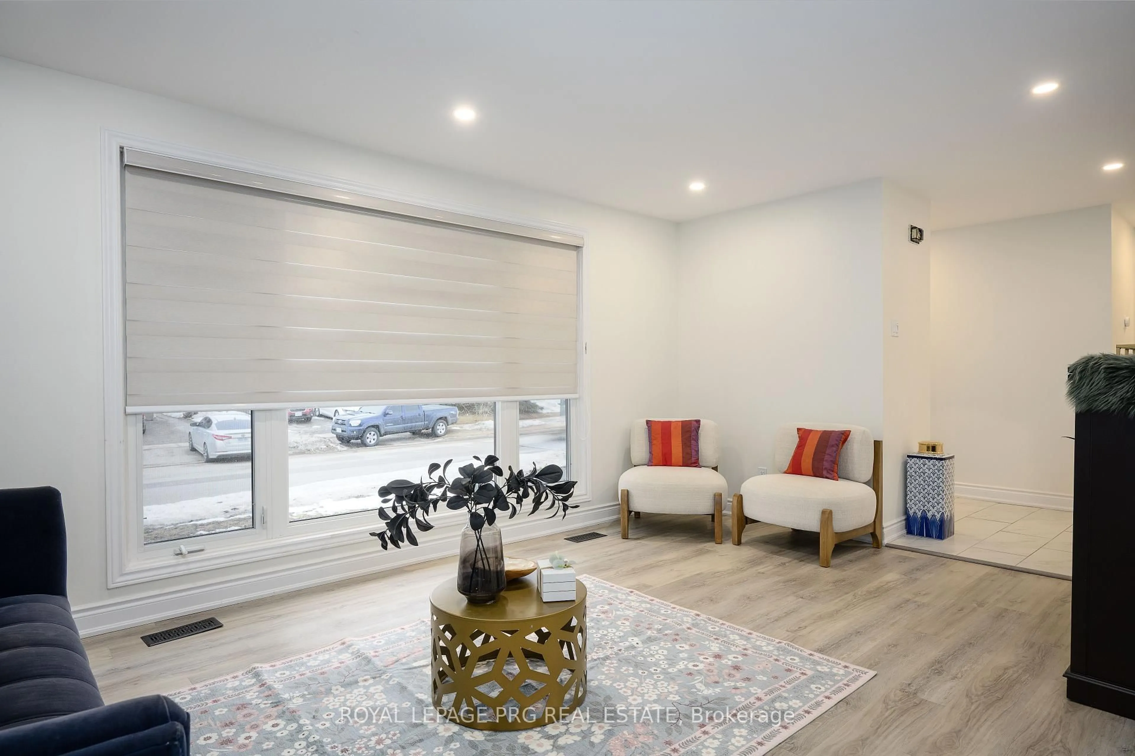 Living room with furniture, unknown for 263 Cook St, Barrie Ontario L4M 4H7