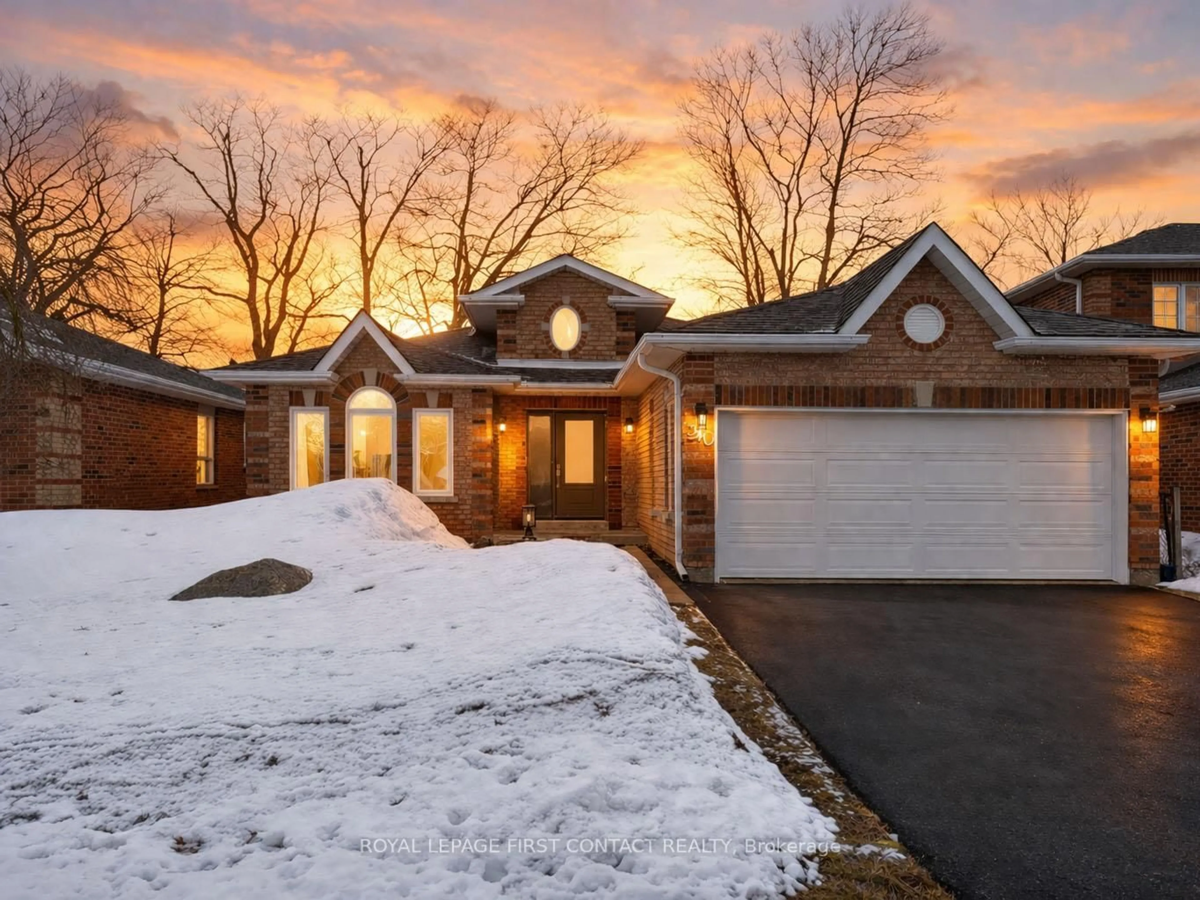 Home with brick exterior material, street for 340 Livingstone St, Barrie Ontario L4N 7C5