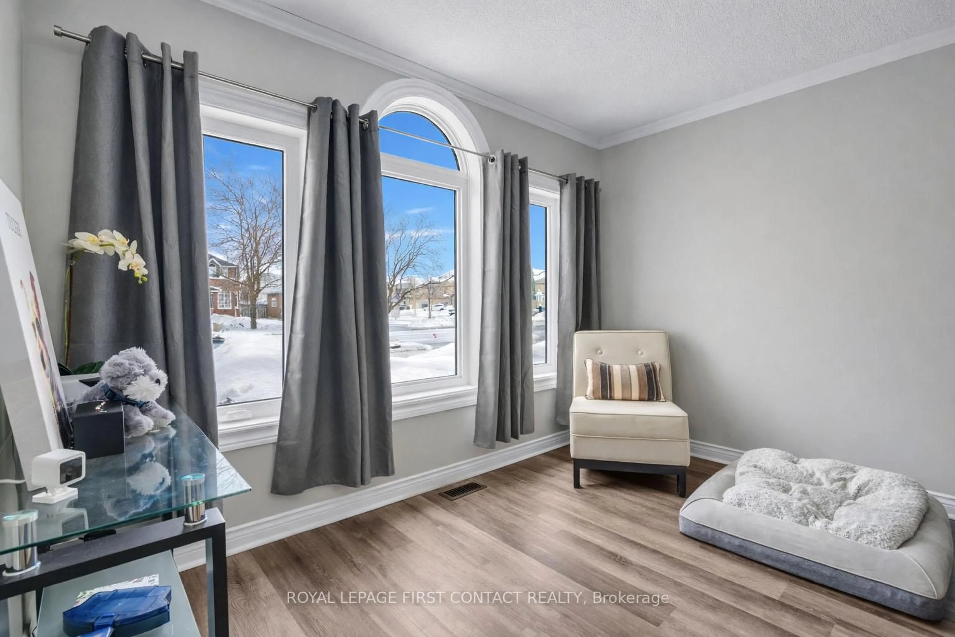 Unknown for 340 Livingstone St, Barrie Ontario L4N 7C5