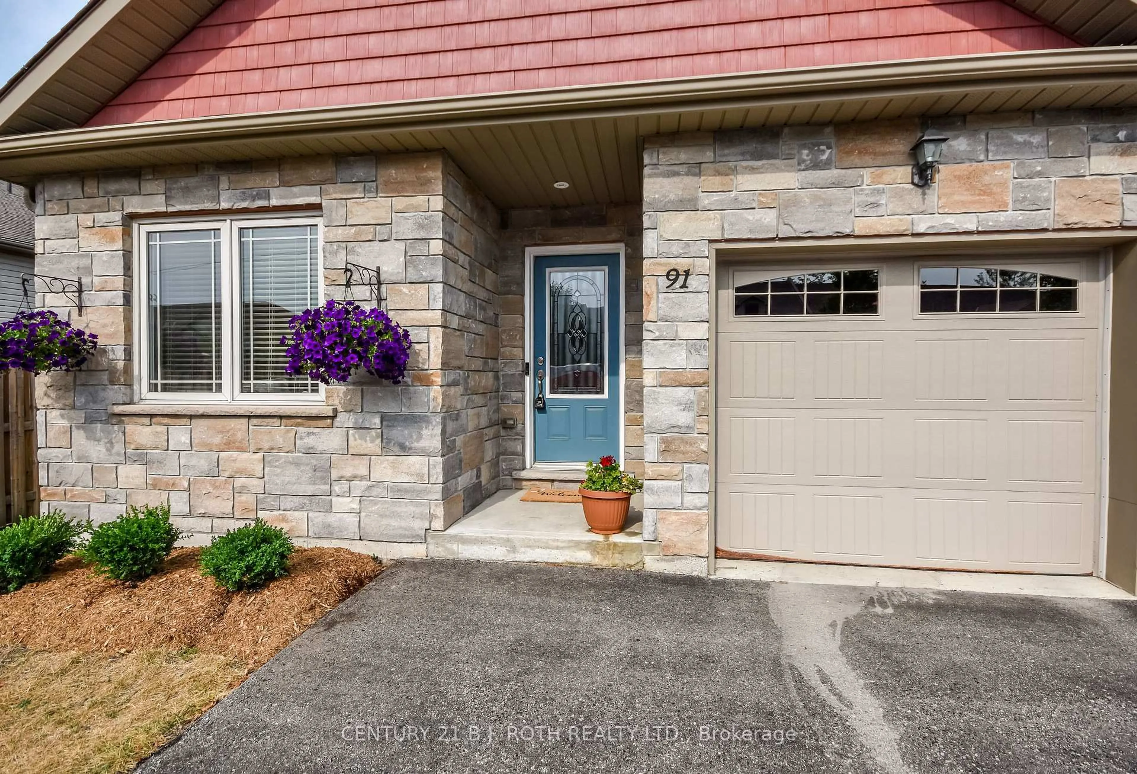 Indoor entryway for 91 Lucy Lane, Orillia Ontario L3V 0G3