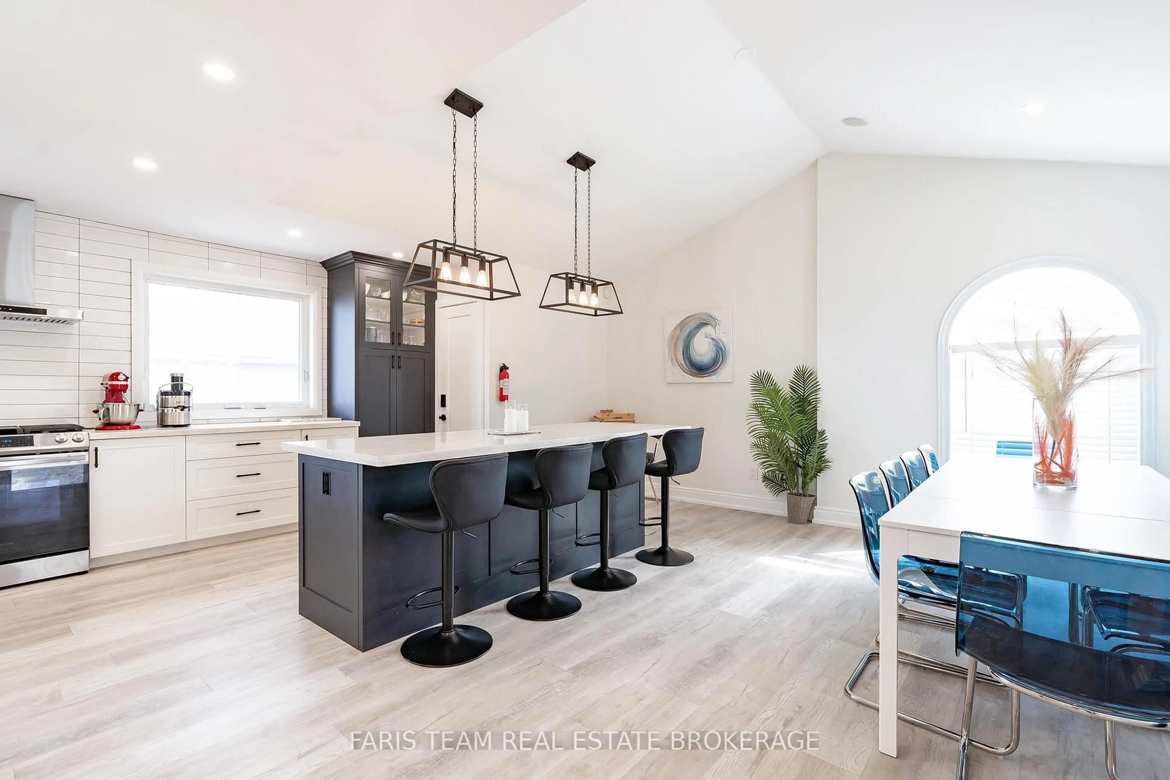 Open concept kitchen, unknown for 60 River Avenue Cres, Wasaga Beach Ontario L9Z 2K6