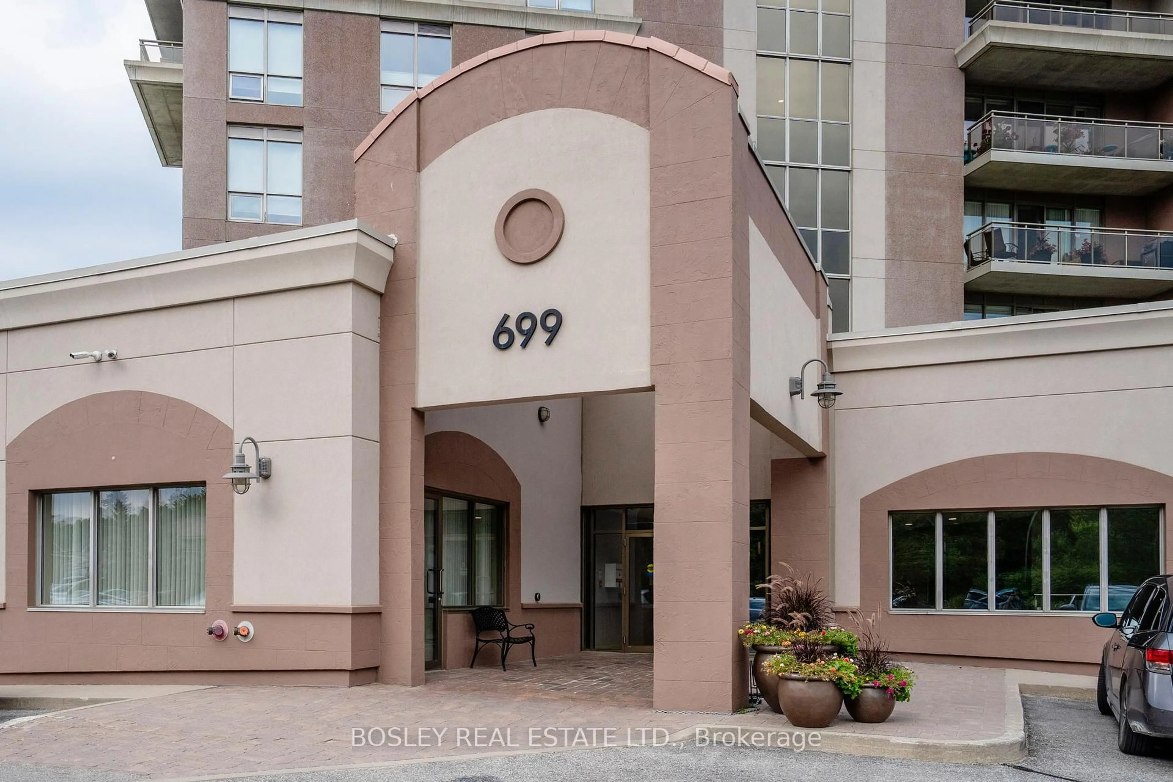 Indoor foyer for 699 Aberdeen Blvd #307, Midland Ontario L4R 5P2