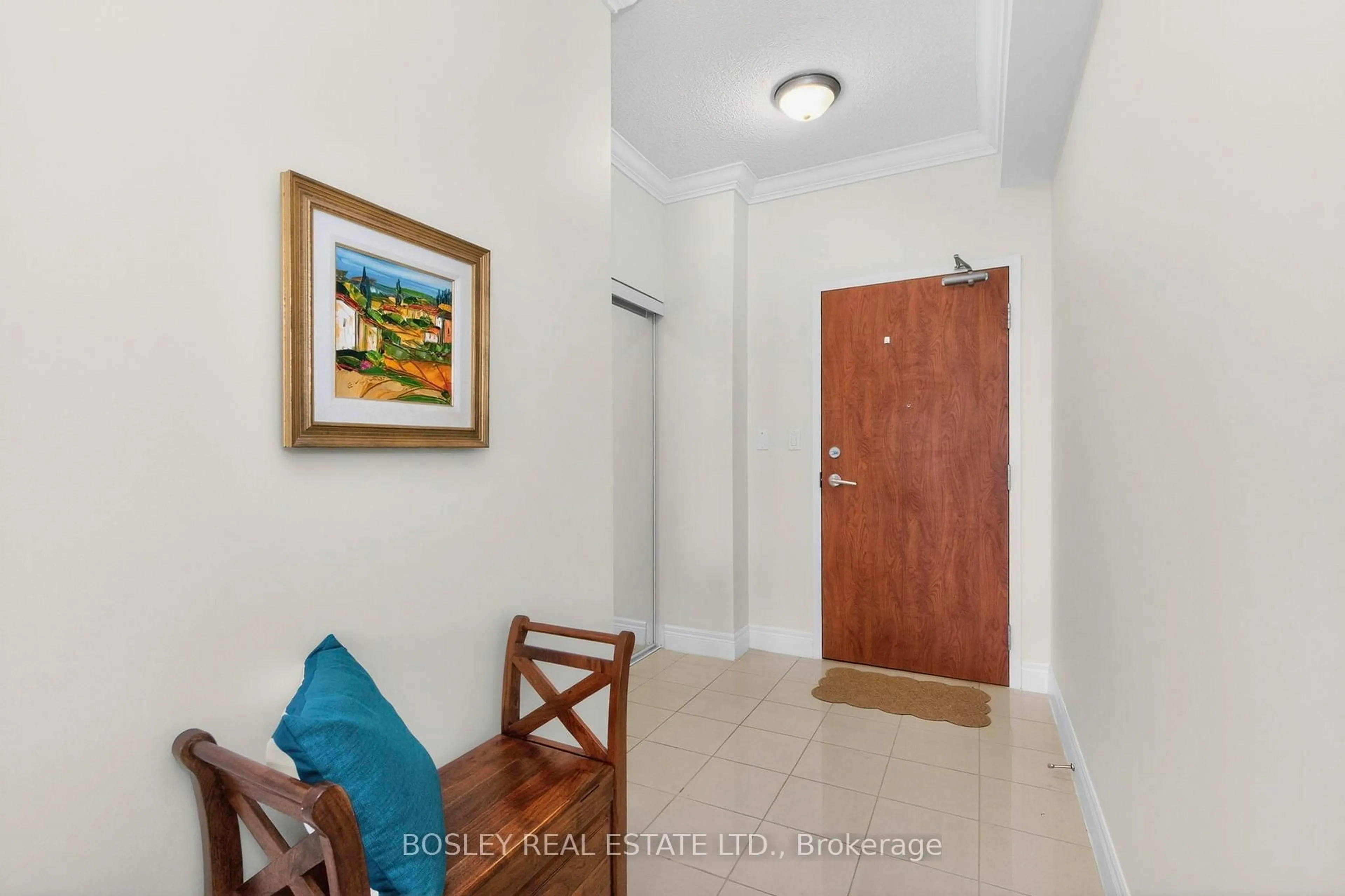 Indoor entryway for 699 Aberdeen Blvd #307, Midland Ontario L4R 5P2