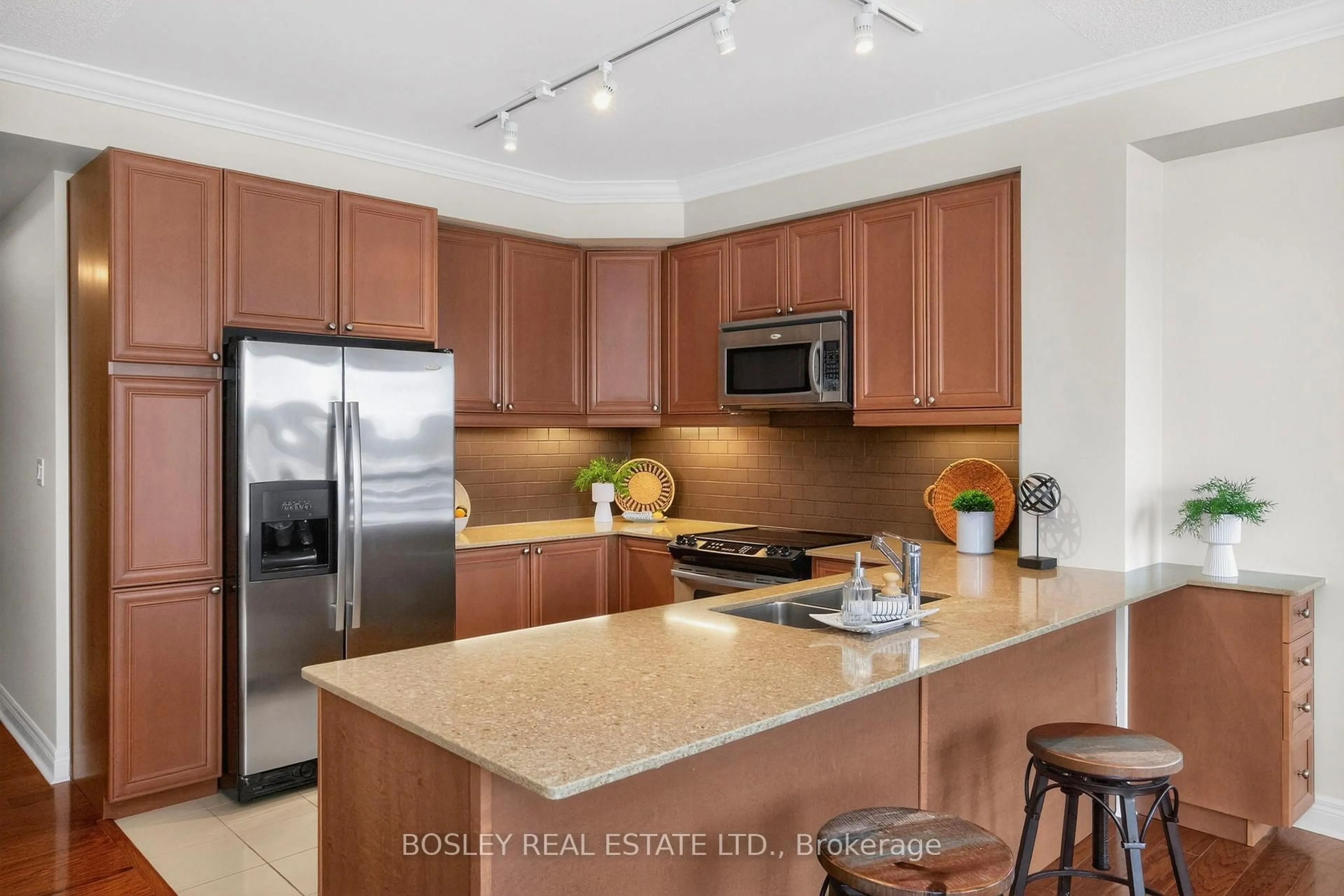 Open concept kitchen, ceramic/tile floor for 699 Aberdeen Blvd #307, Midland Ontario L4R 5P2