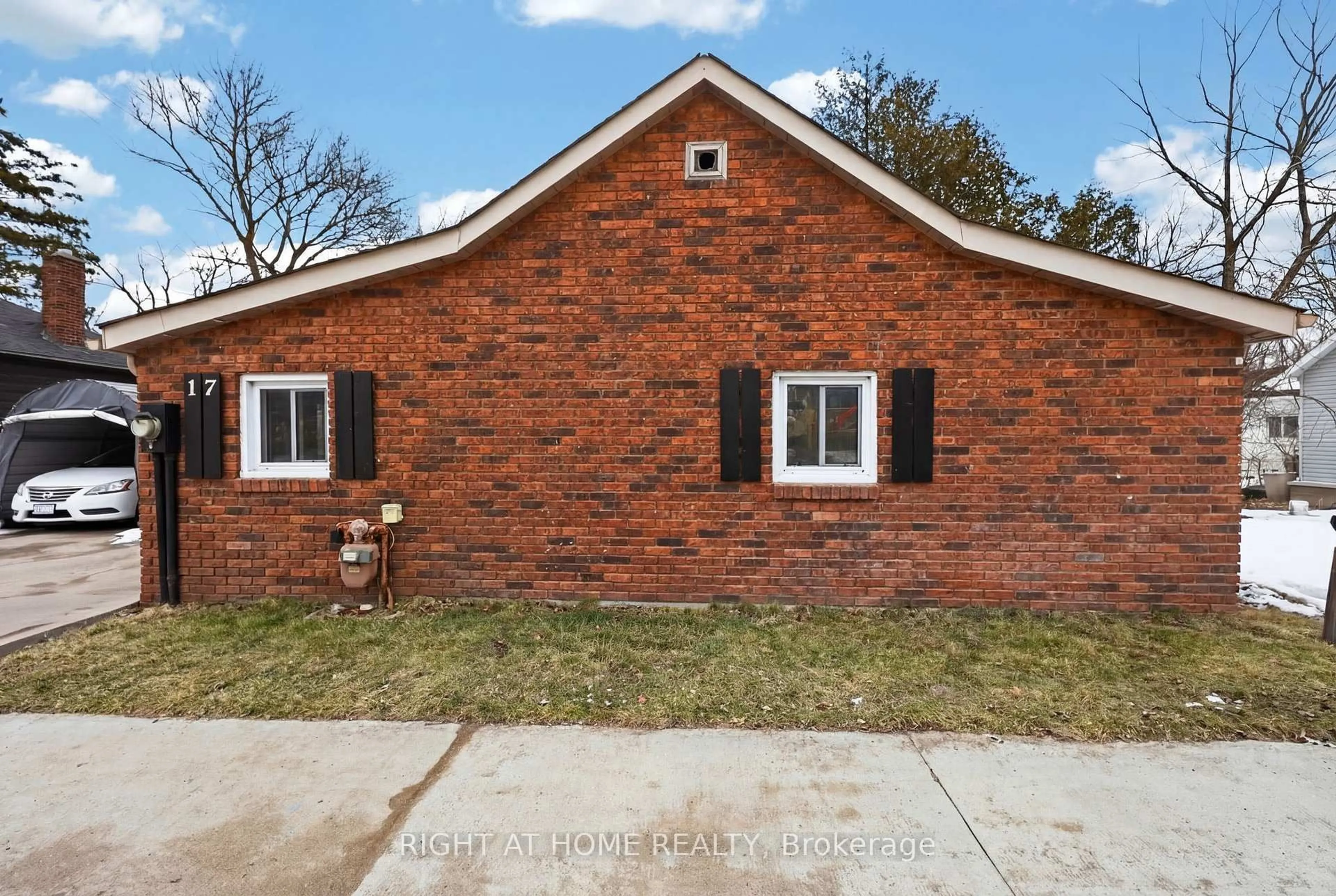 Home with brick exterior material, unknown for 17 Grove St, Barrie Ontario L4N 1M6