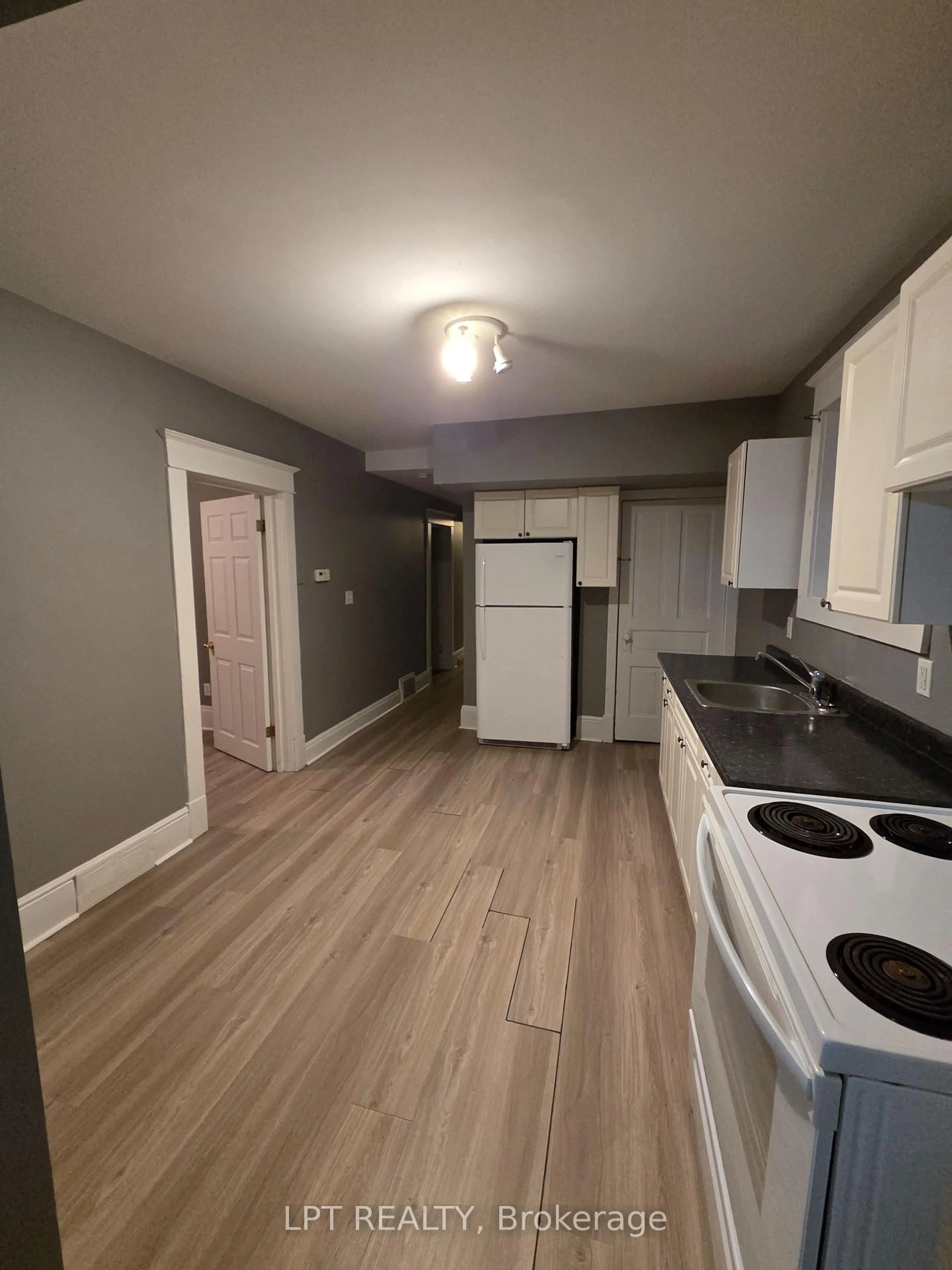 A pic of a room for 436 Queen St, Midland Ontario L4R 3J1