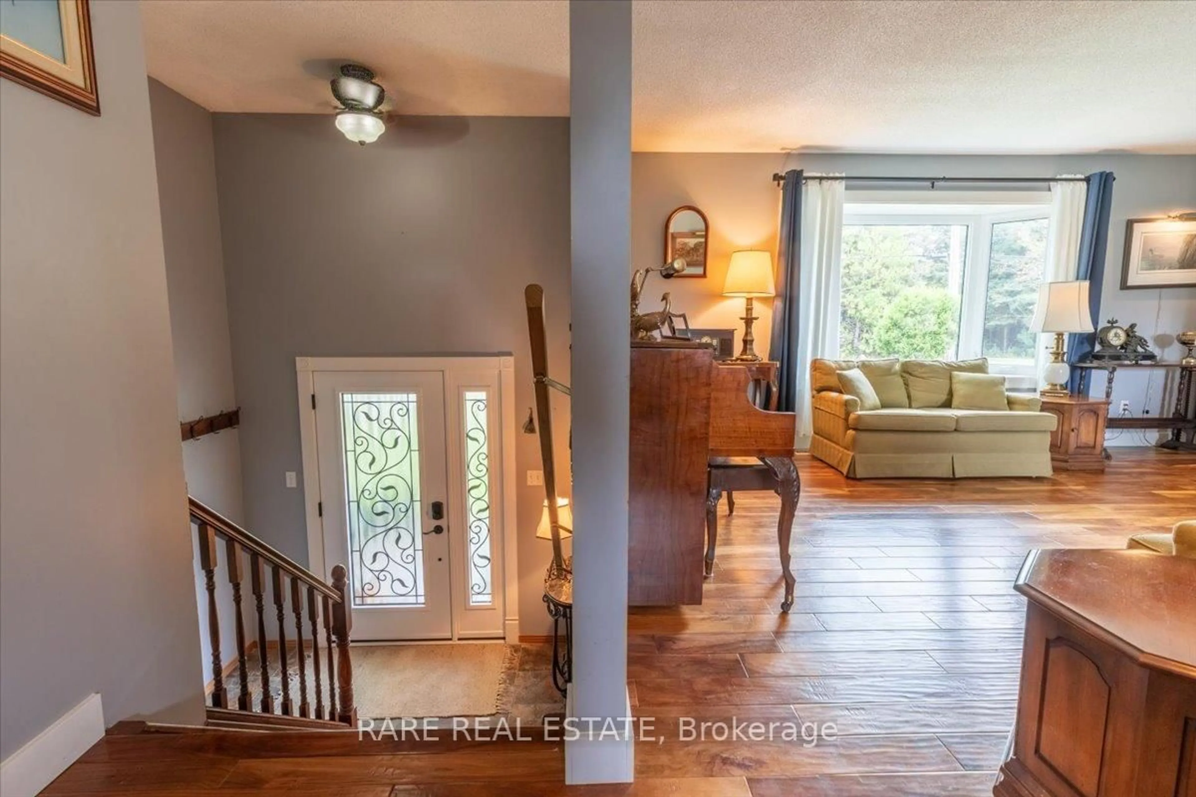 Indoor entryway for 66 Scarlett Line, Springwater Ontario L0L 1V0