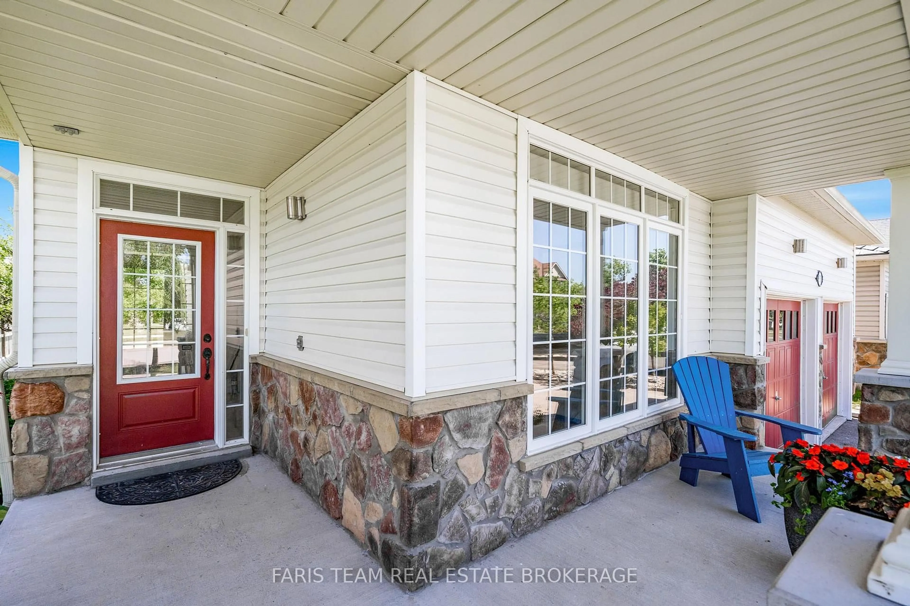Indoor entryway for 26 Barrington Tr, Collingwood Ontario L9Y 0G1