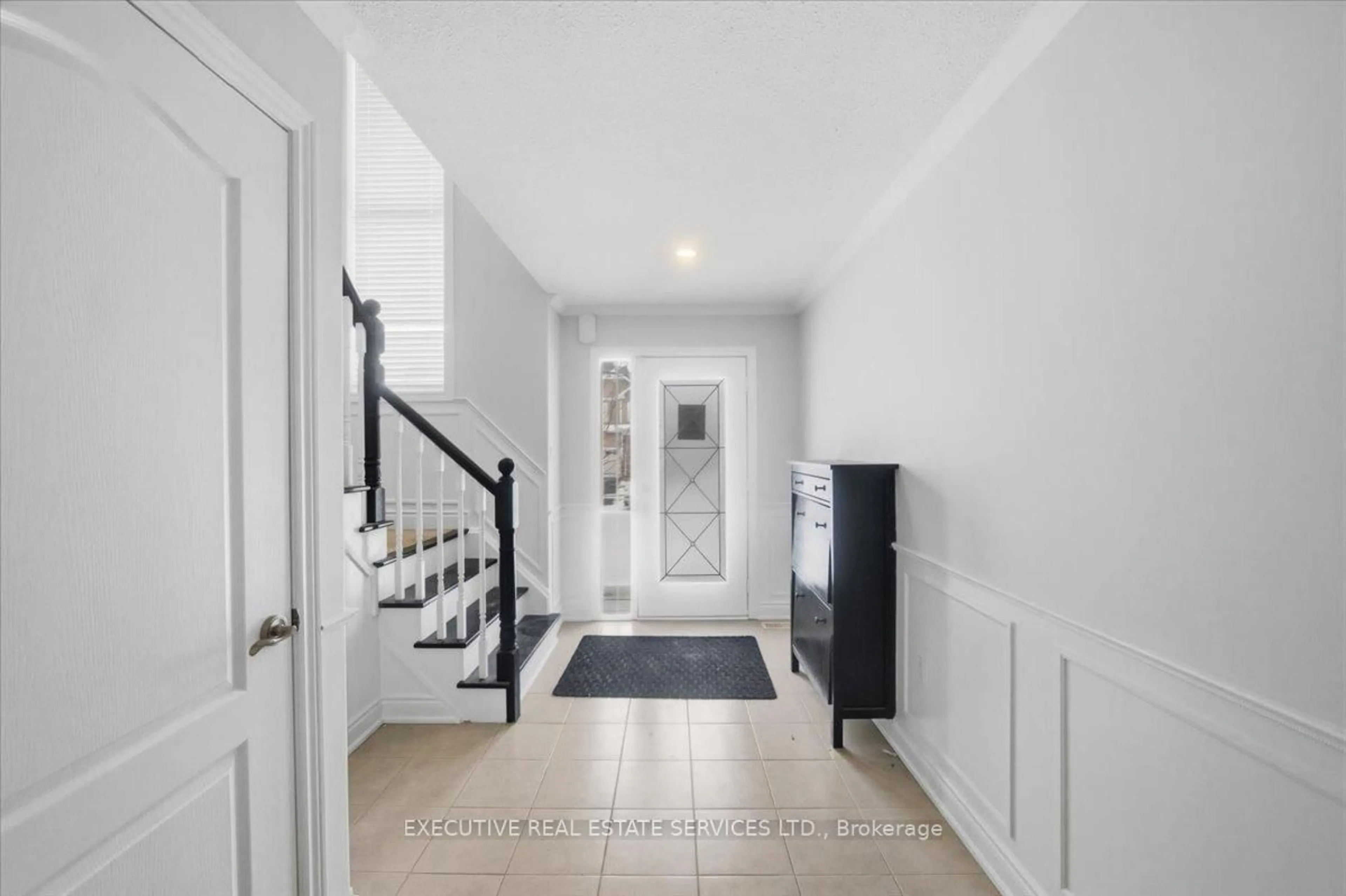Indoor entryway for 3063 Emperor Dr, Orillia Ontario L3V 0G4