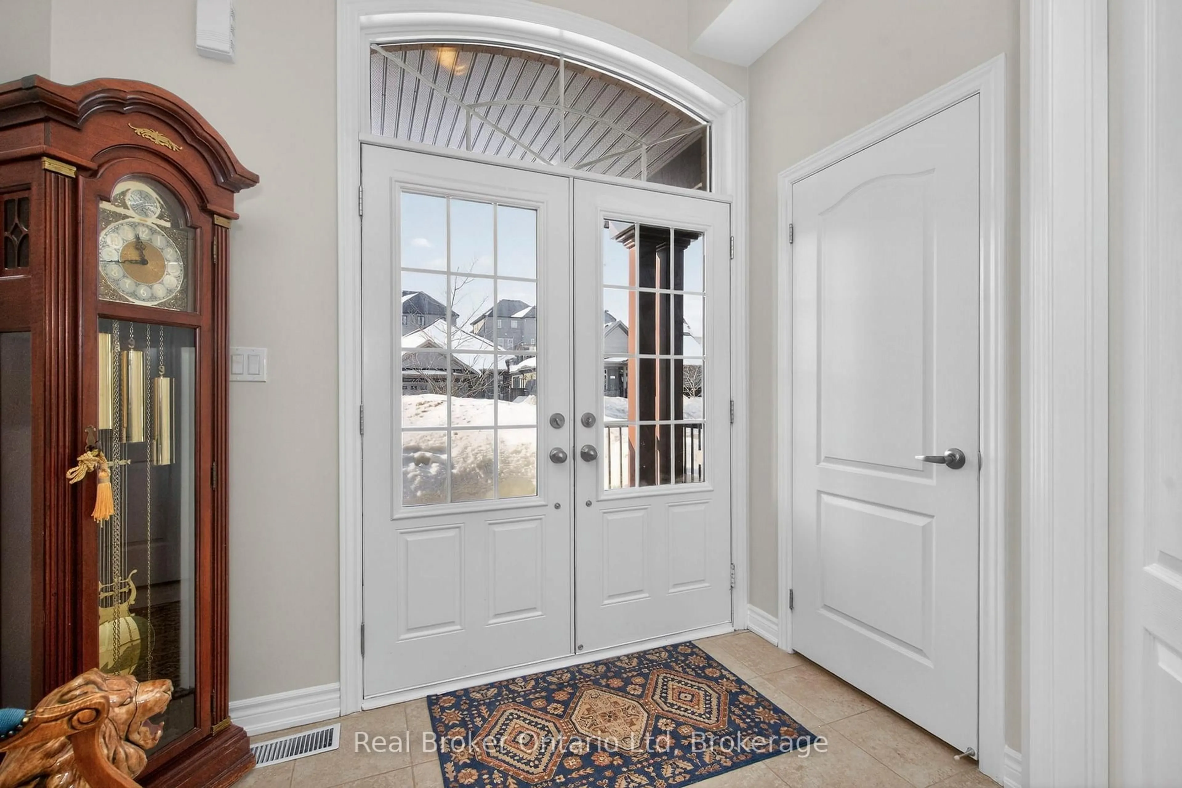 Indoor entryway for 3135 Emperor Dr, Orillia Ontario L3V 0G4