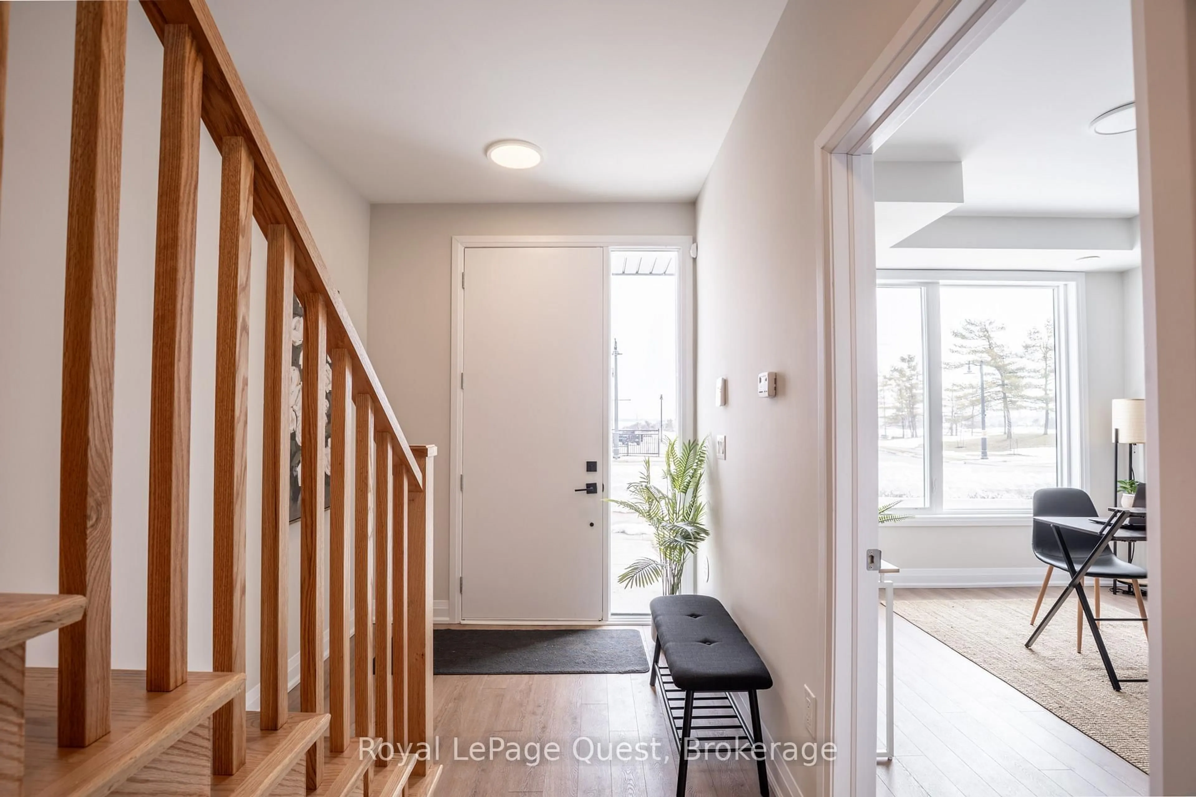 Indoor entryway for 93 Lightfoot Dr, Orillia Ontario L3V 7L8