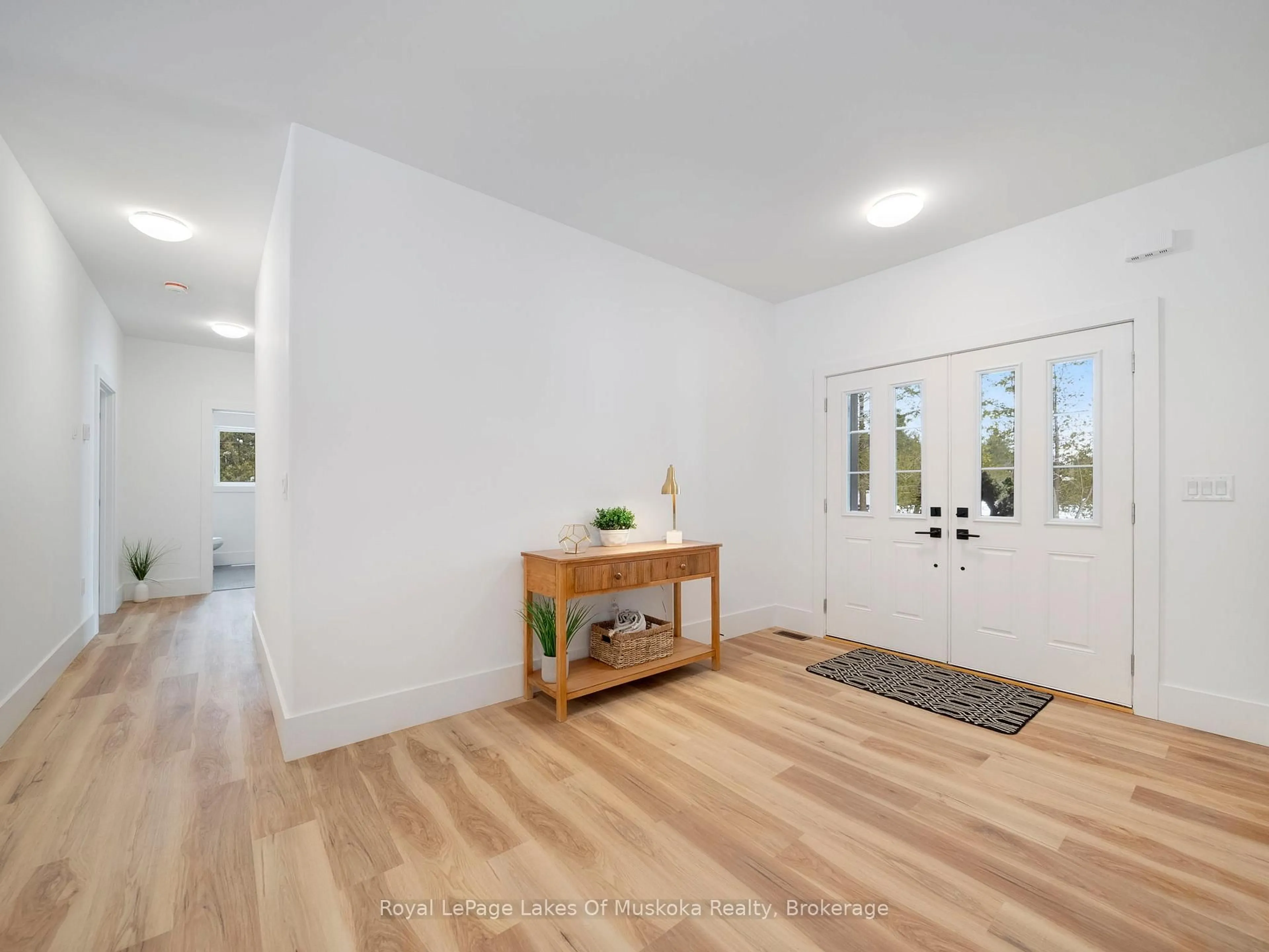 Indoor entryway for 9 Meadow Acres Rd, Oro-Medonte Ontario L0K 2G1