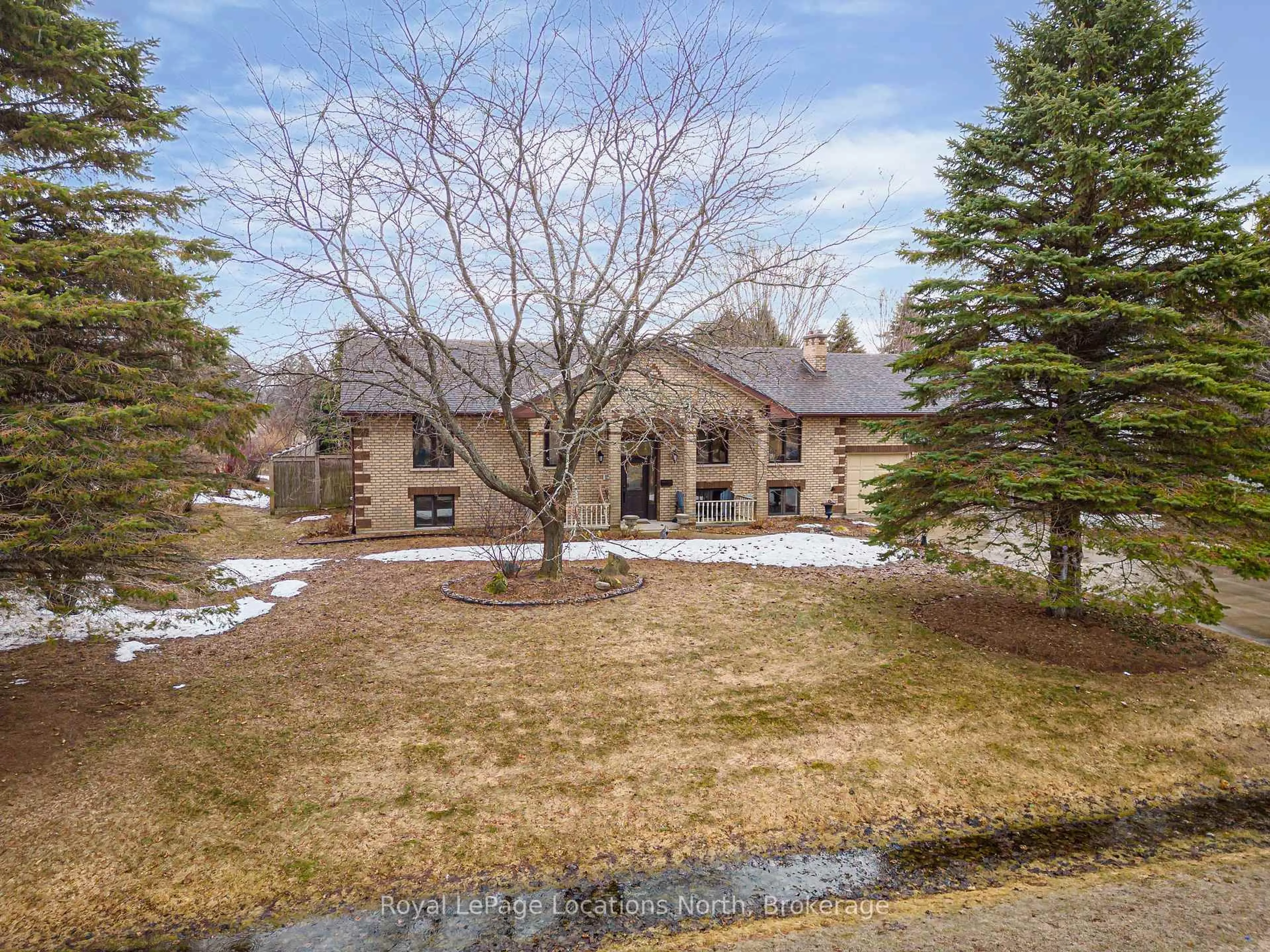 A pic from outside/outdoor area/front of a property/back of a property/a pic from drone, street for 15 Blackburn Ave, Clearview Ontario L0M 1P0