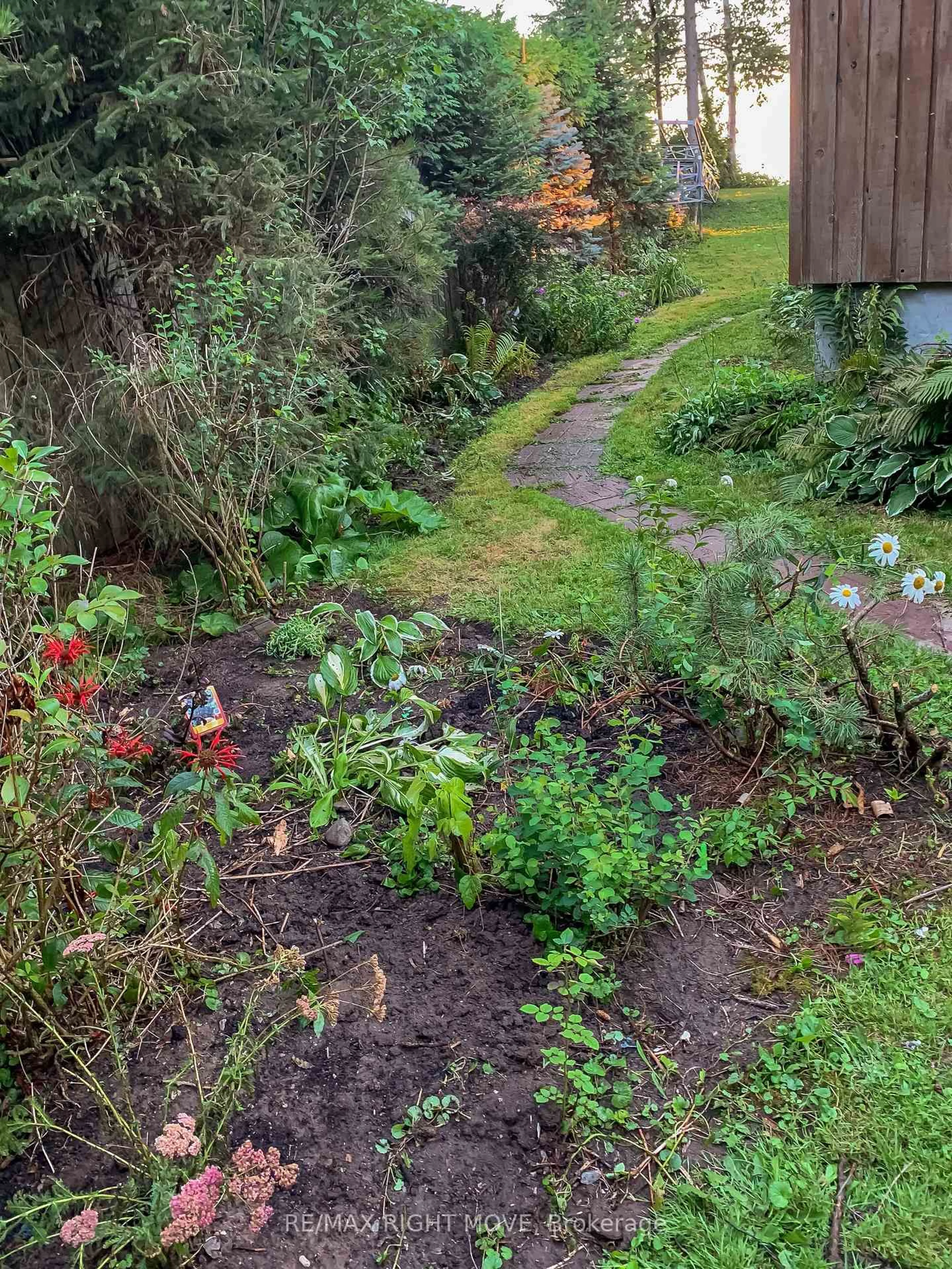 A pic from outside/outdoor area/front of a property/back of a property/a pic from drone, street for 2674 Lone Birch Tr, Ramara Ontario L0K 1B0