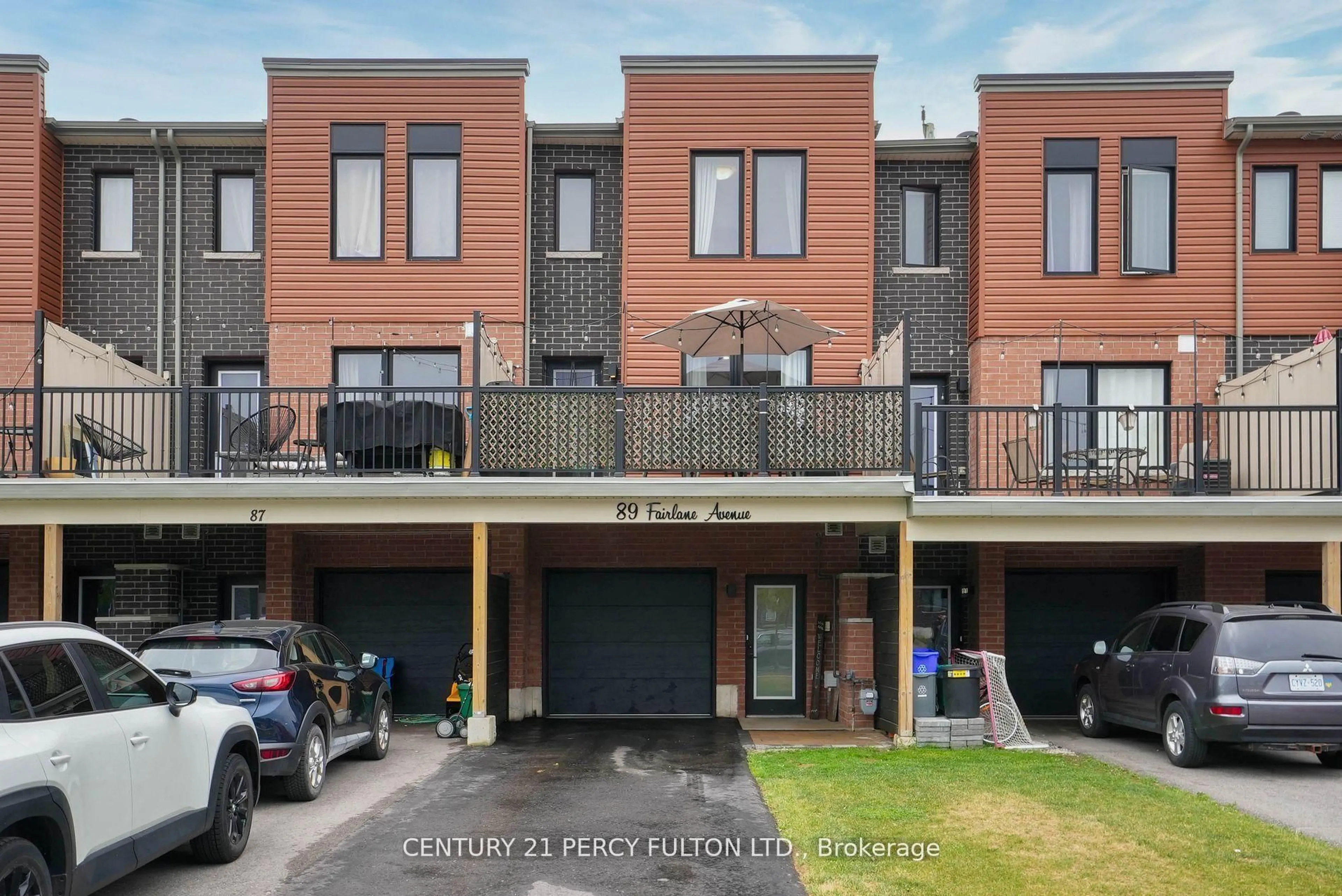 A pic from outside/outdoor area/front of a property/back of a property/a pic from drone, street for 89 Fairlane Ave, Barrie Ontario L9L 0M9