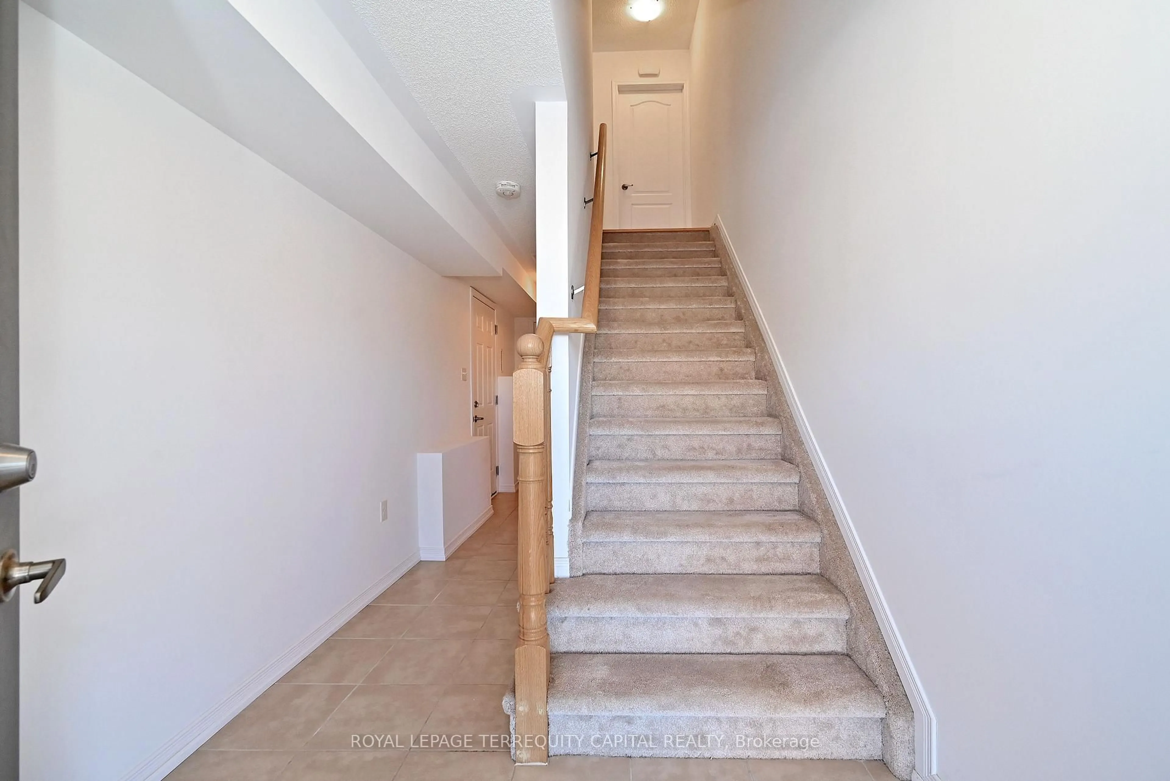 Stairs for 123 Frank's Way, Barrie Ontario L4N 3J1