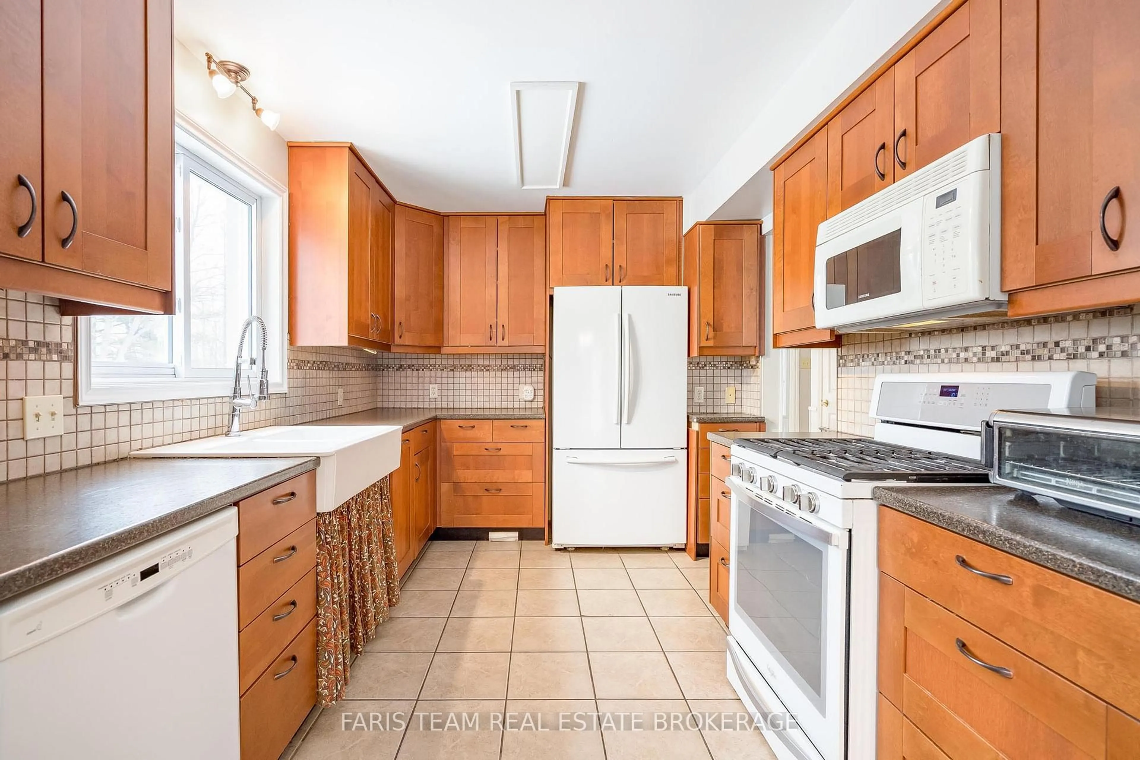 Standard kitchen, ceramic/tile floor for 1872 Anderson Line, Severn Ontario L0K 1E0