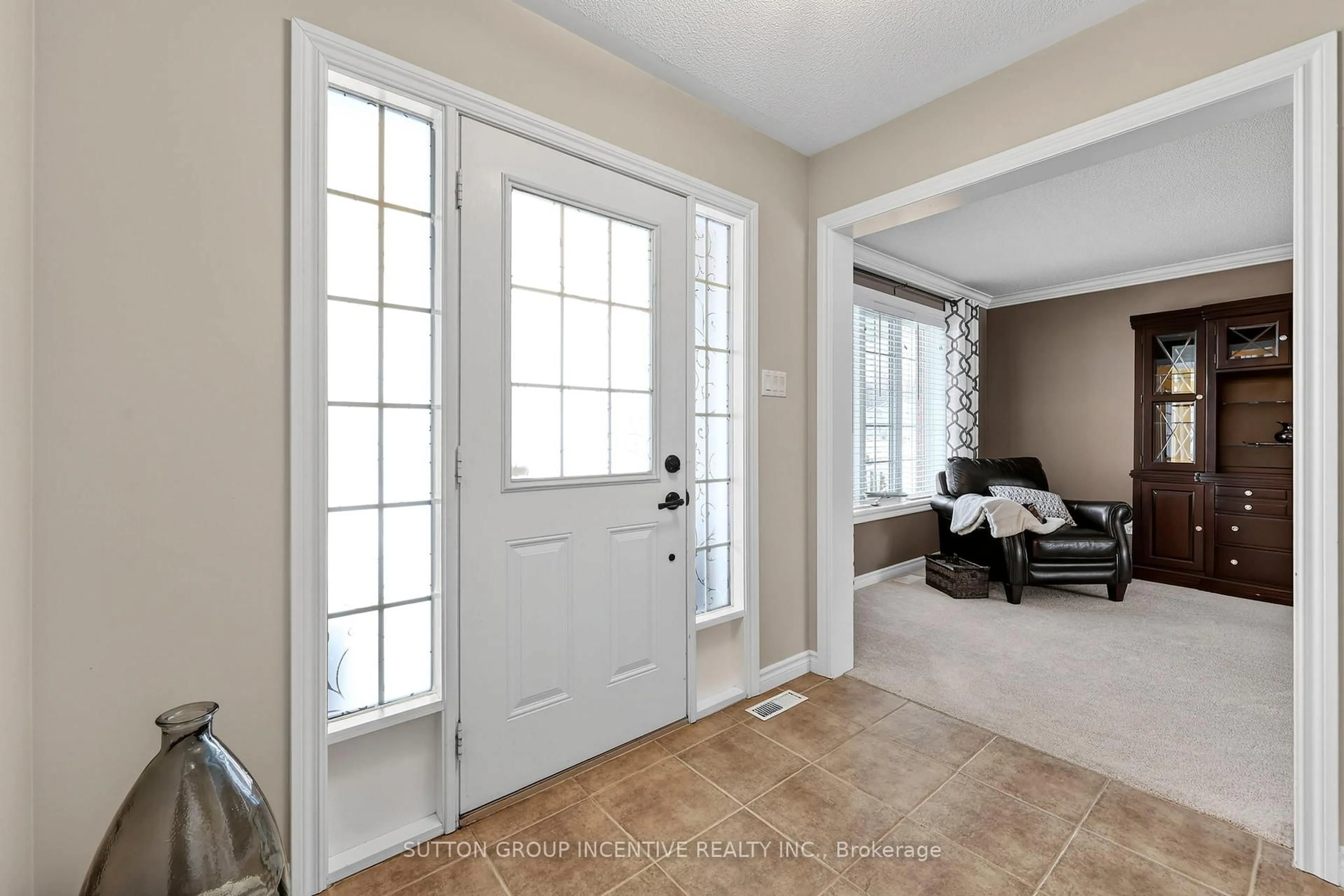 Indoor entryway for 60 O'neill Circ, Springwater Ontario L0L 2K0