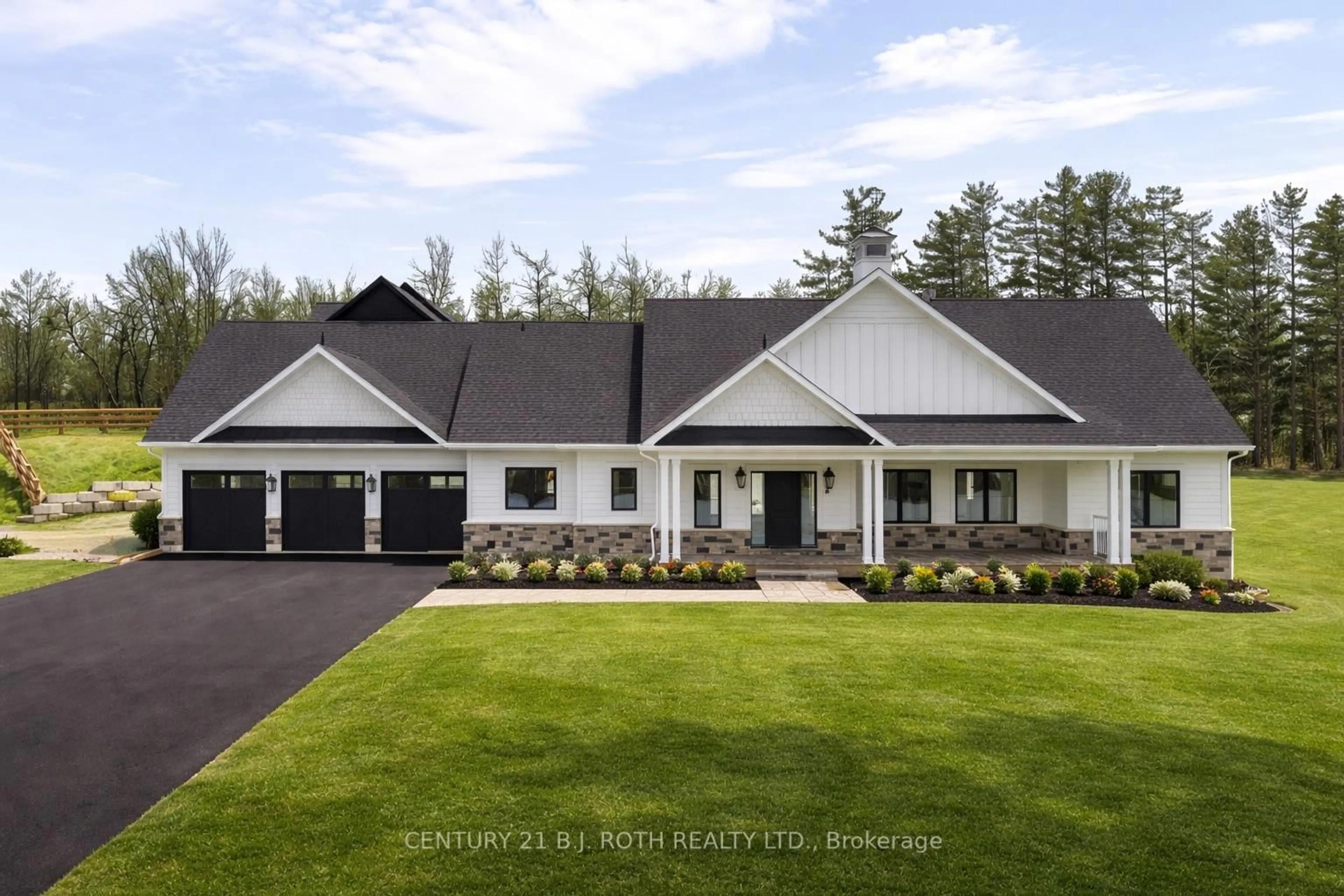 Home with vinyl exterior material, mountain view for 4 Friesian Crt, Oro-Medonte Ontario L0K 1E0