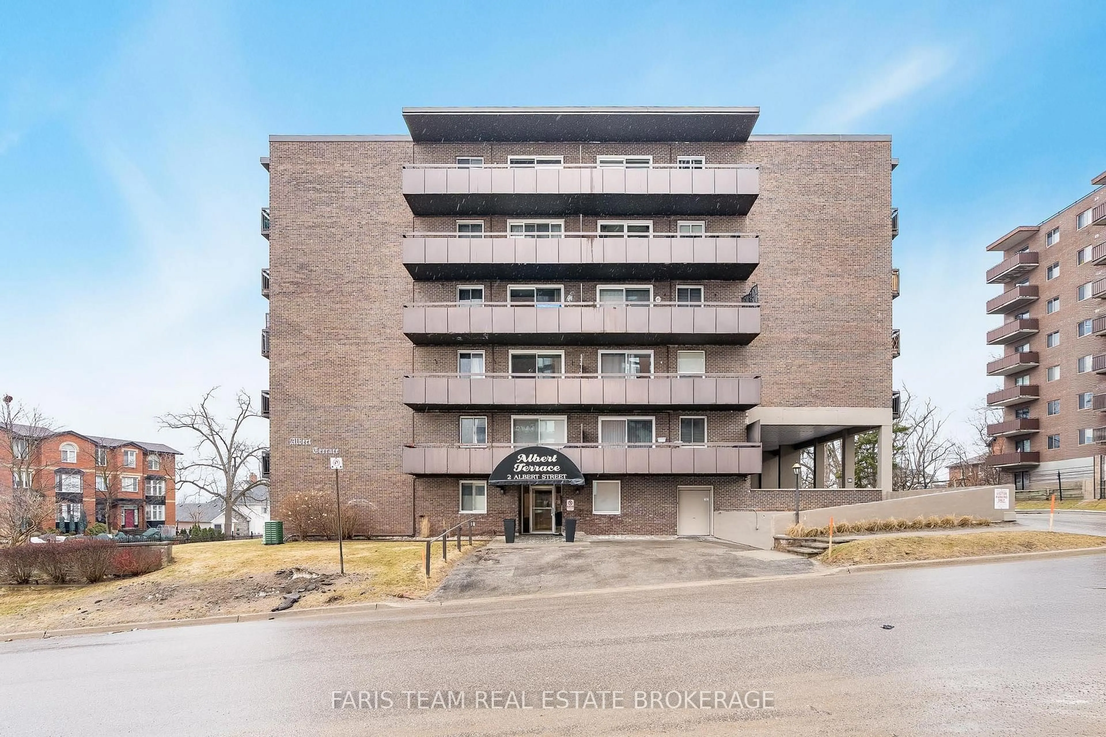 Indoor foyer for 2 Albert St #48, Barrie Ontario L4M 3S4