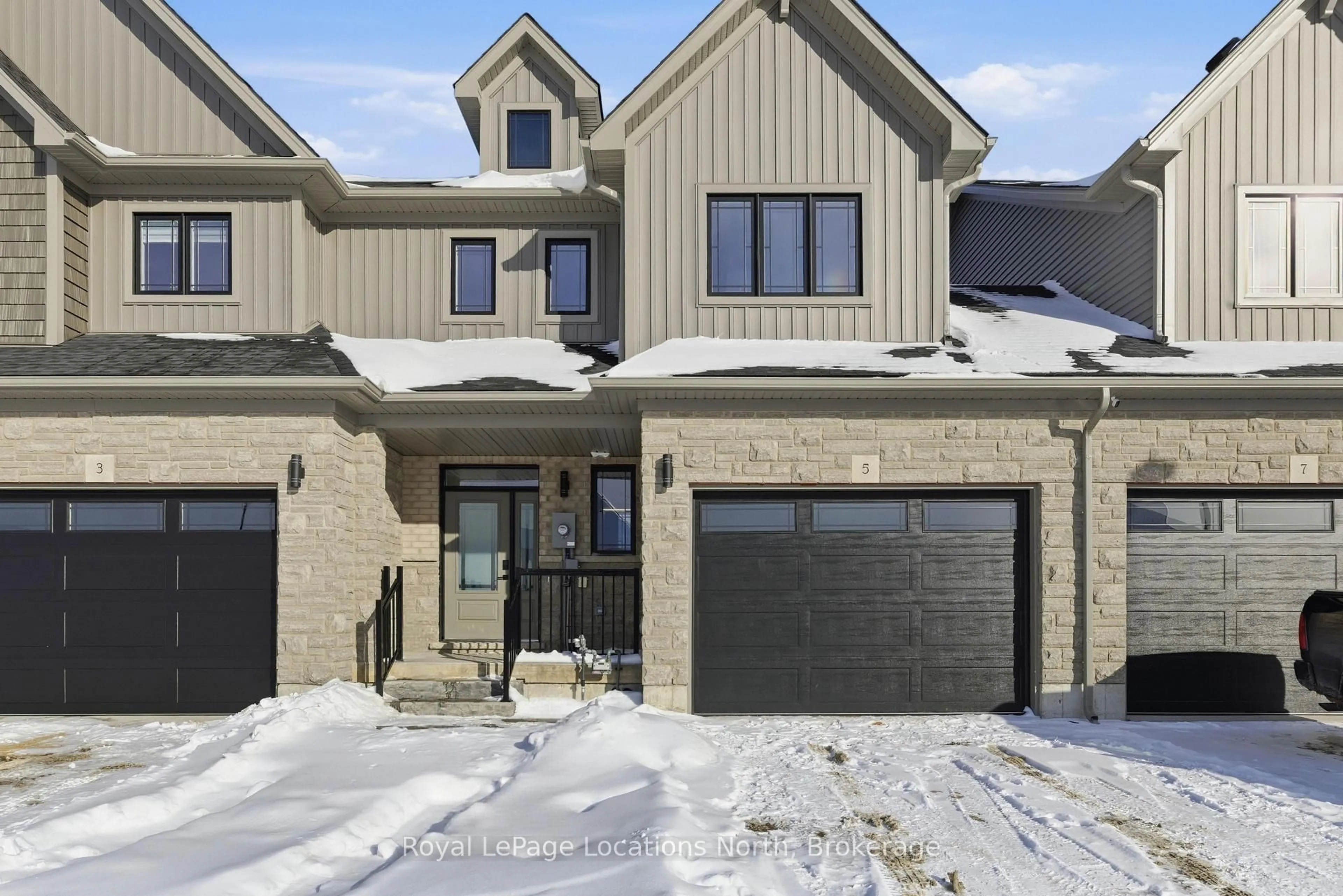 Home with brick exterior material, street for 5 Swain Cres, Collingwood Ontario L9Y 2L3