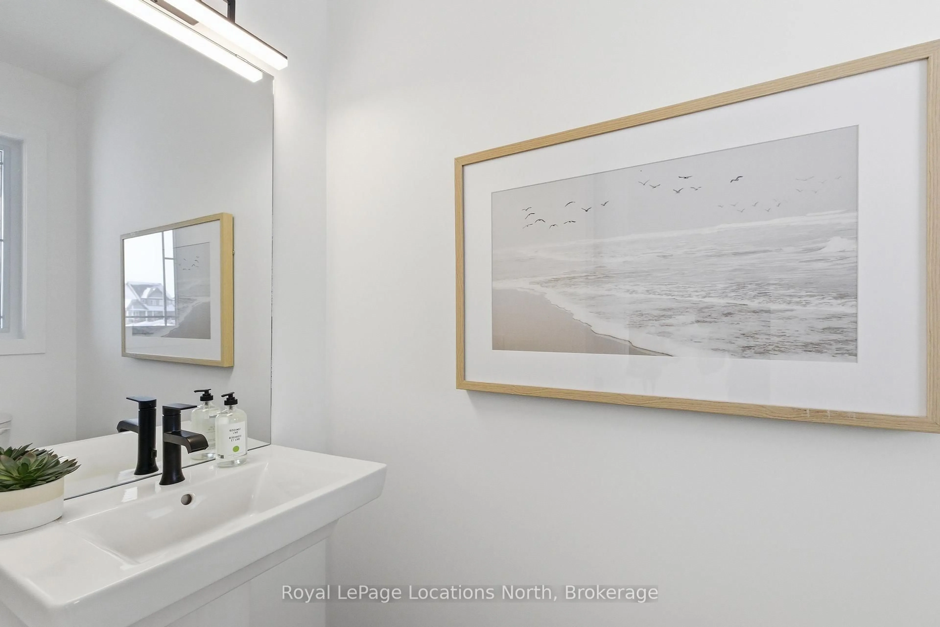Contemporary bathroom, ceramic/tile floor for 5 Swain Cres, Collingwood Ontario L9Y 2L3