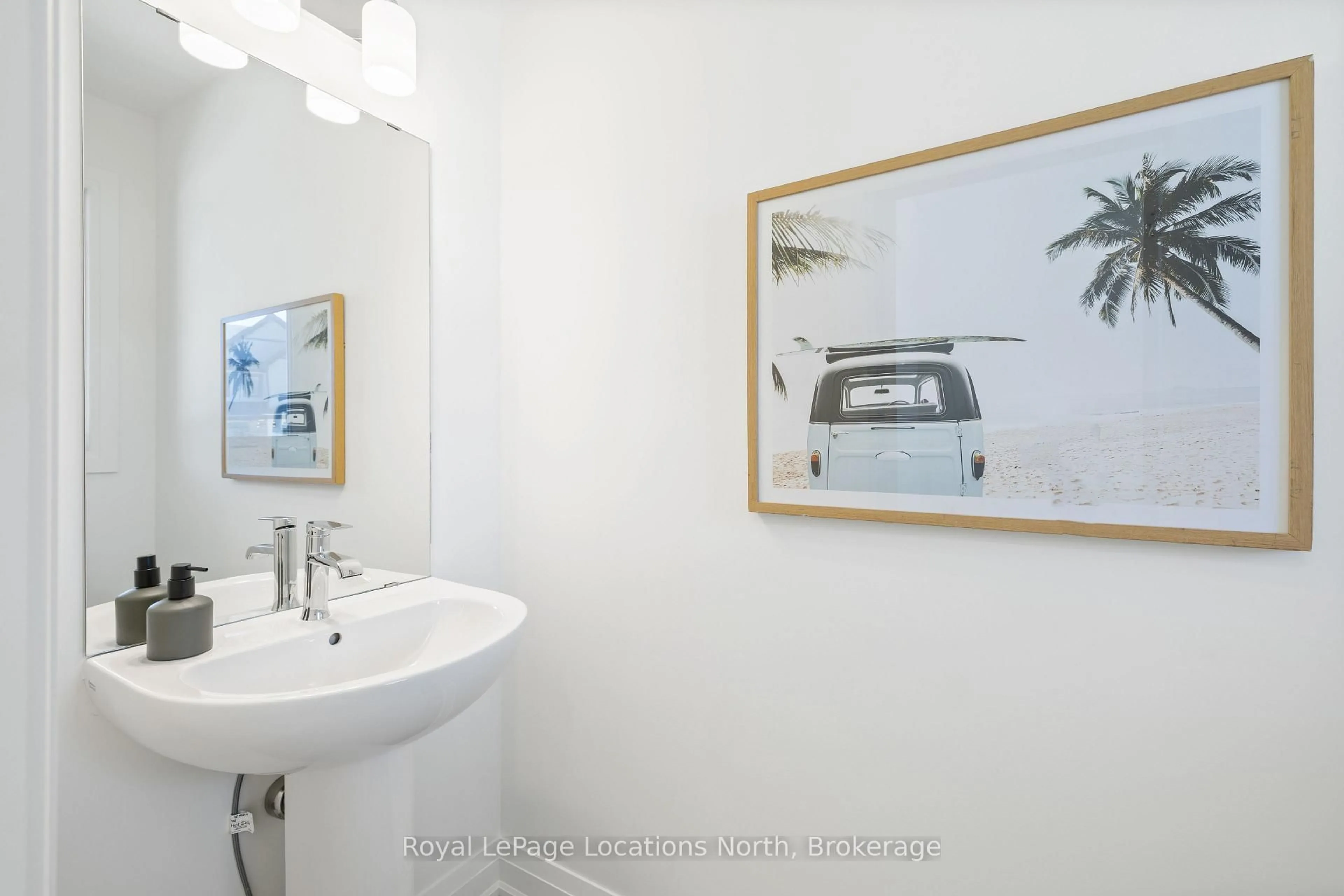 Standard bathroom, ceramic/tile floor for 49 Swain Cres, Collingwood Ontario L9Y 2L3