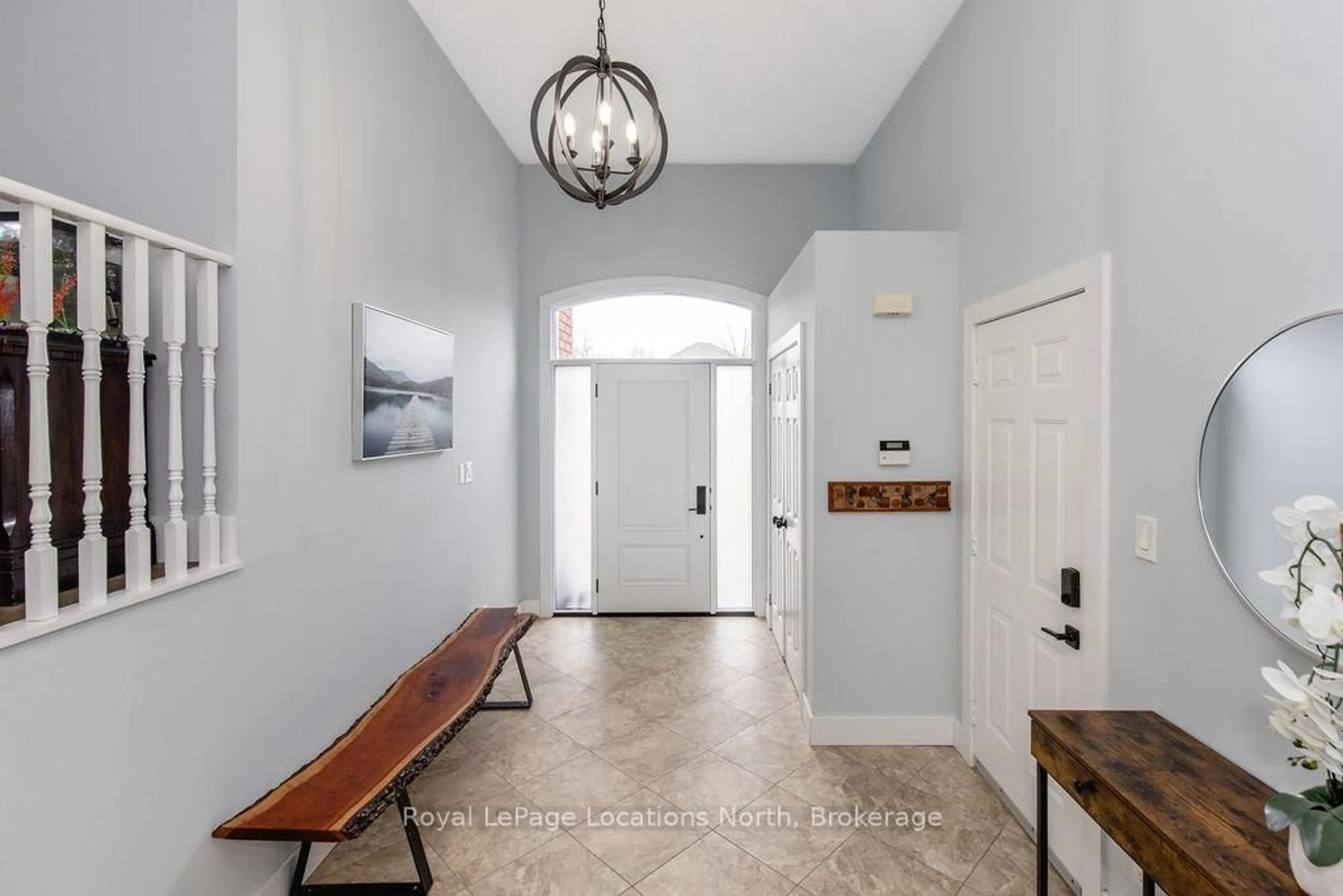 Indoor entryway for 424 Ramblewood Dr, Wasaga Beach Ontario L9Z 1P3