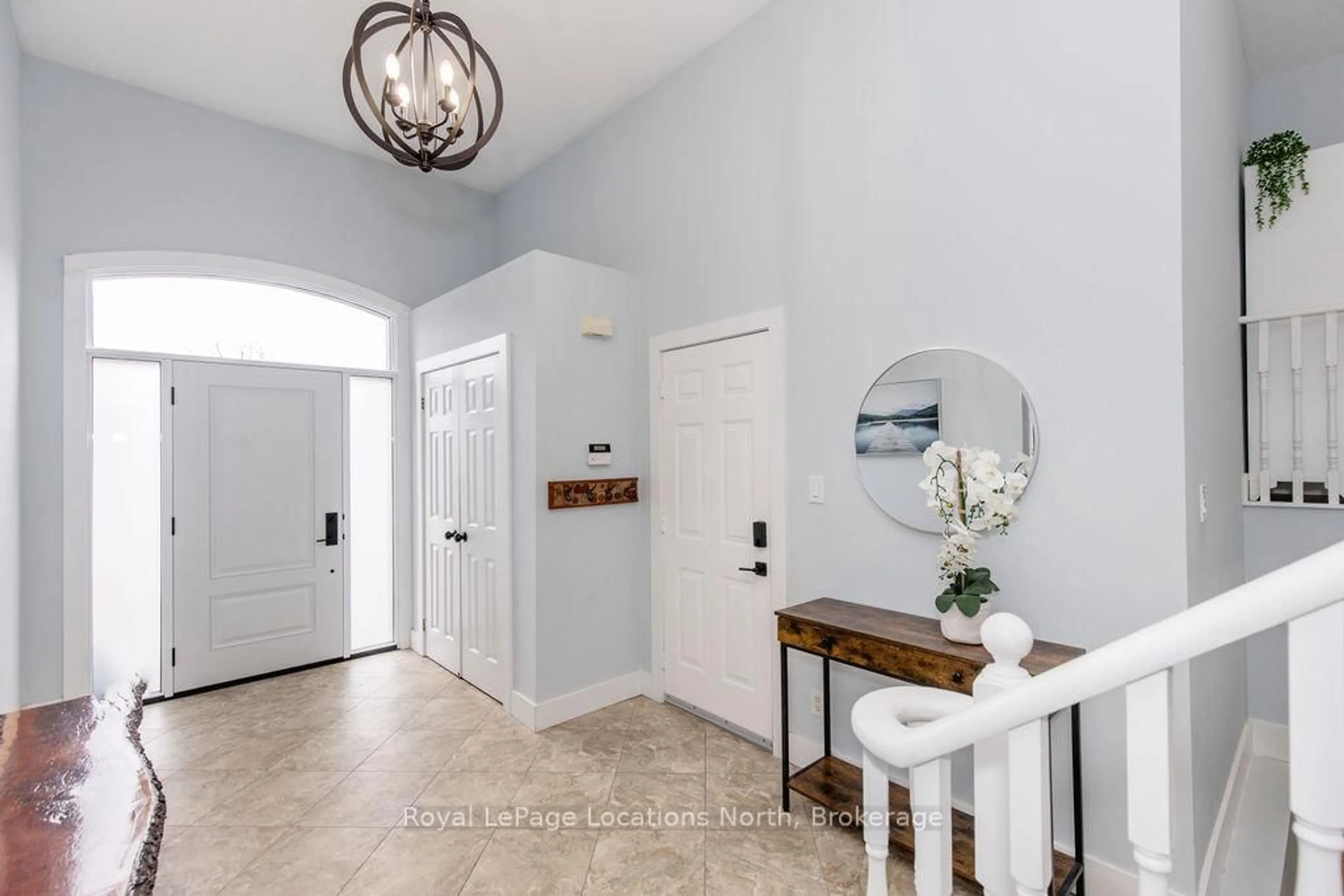 Indoor entryway for 424 Ramblewood Dr, Wasaga Beach Ontario L9Z 1P3