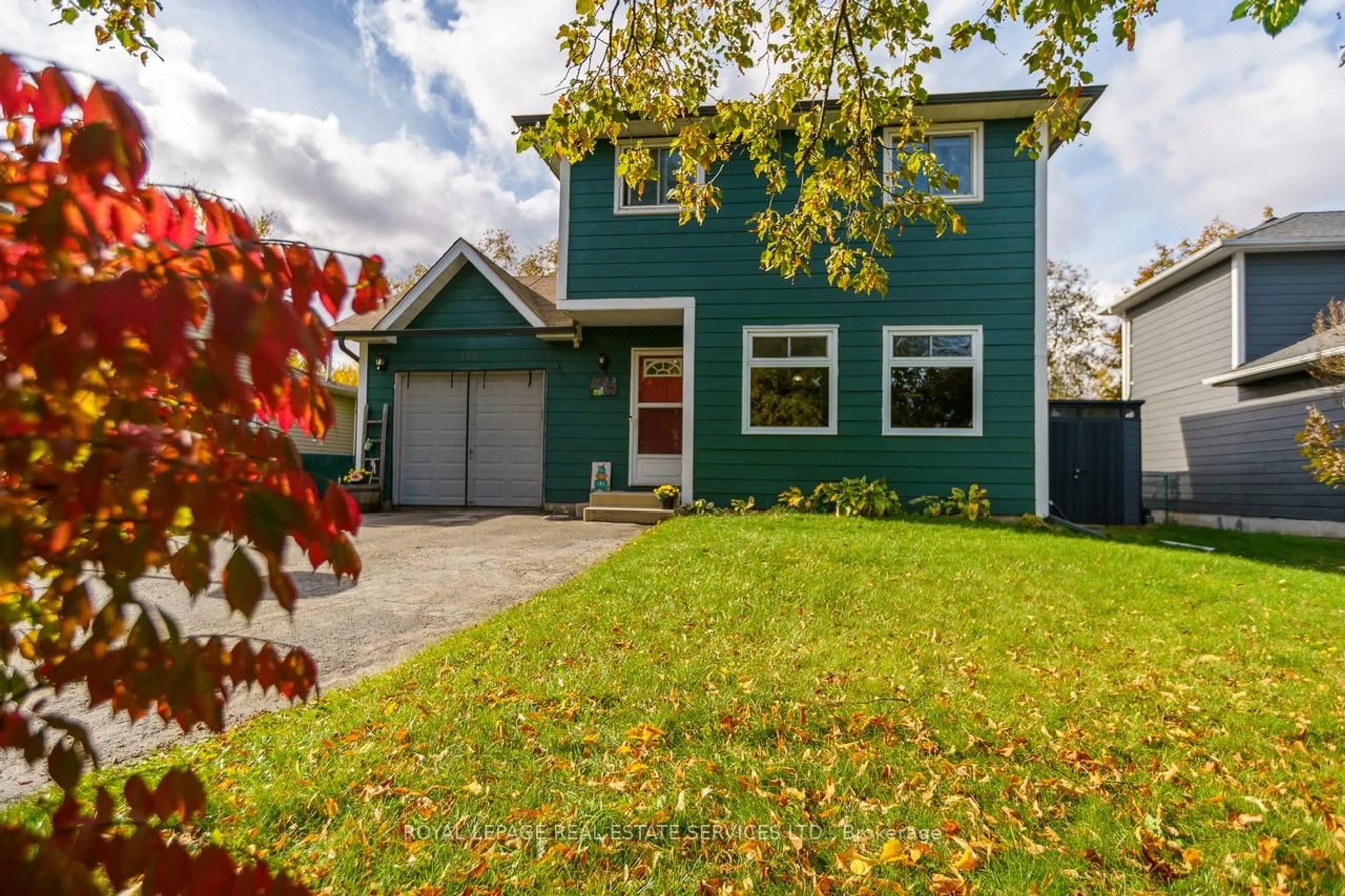 Home with vinyl exterior material, street for 114 Elizabeth St, Barrie Ontario L4N 6P2