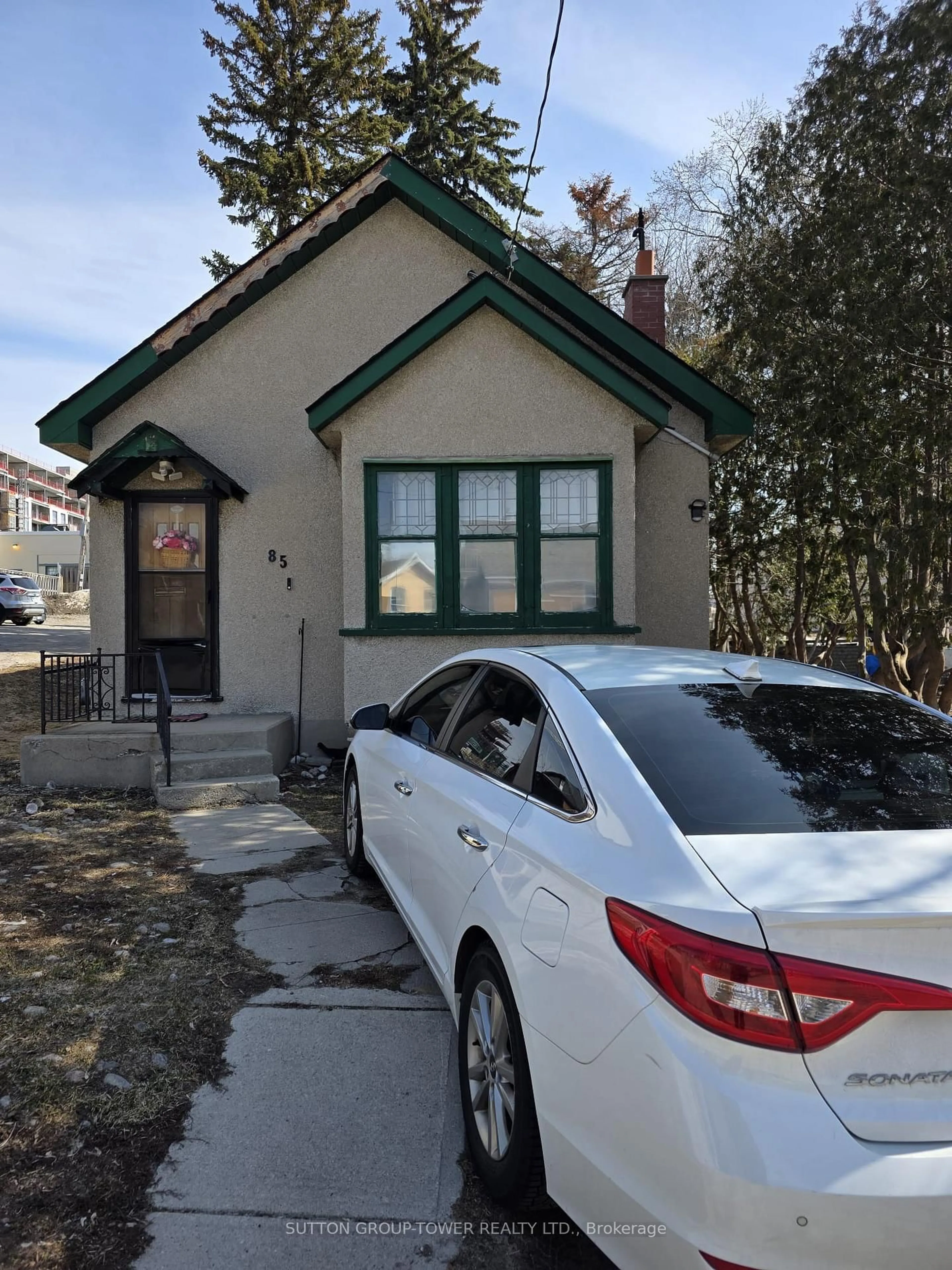 Home with vinyl exterior material, street for 85 Maple Ave, Barrie Ontario L4N 1S1